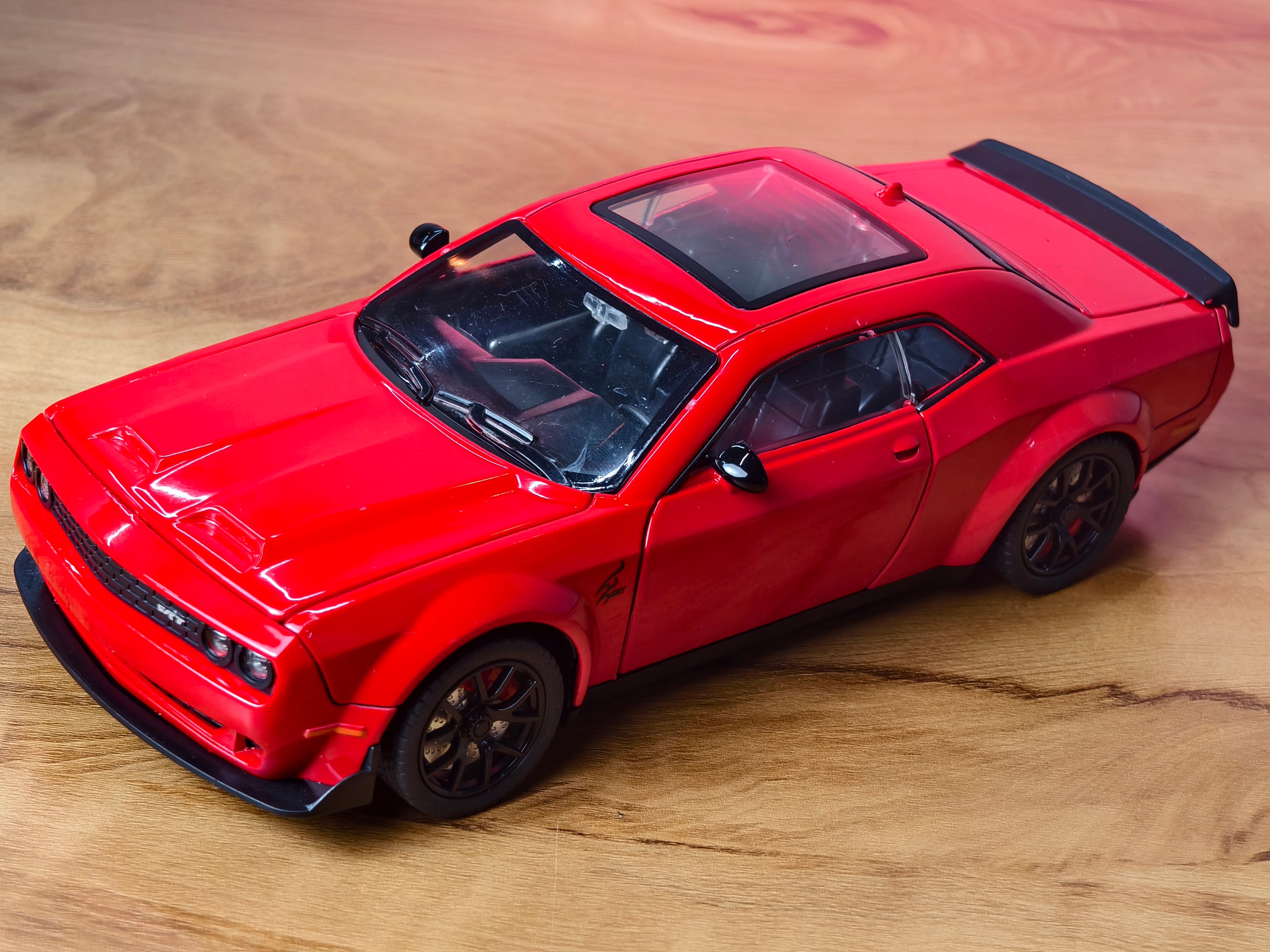 Dodge Challenger SRT 1:24 Scale