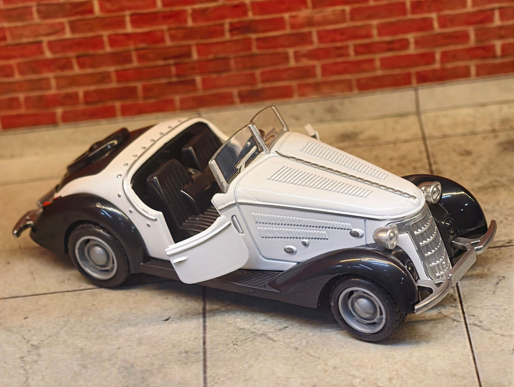 1935–1936 Ford Deluxe Roadster 1:36 Scale