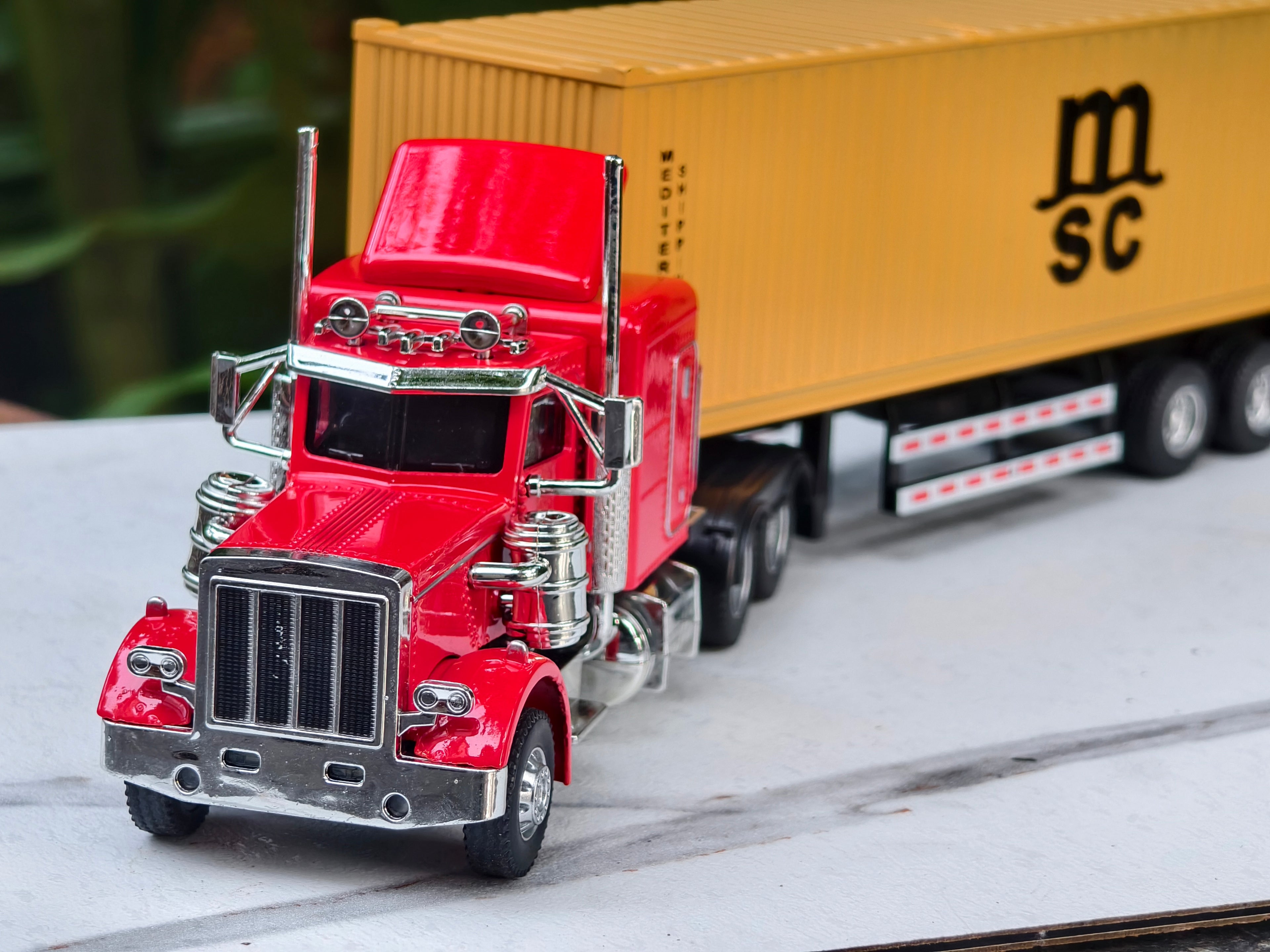 Kenworth W900 Classic American semi-truck (tractor-trailer) Big Size