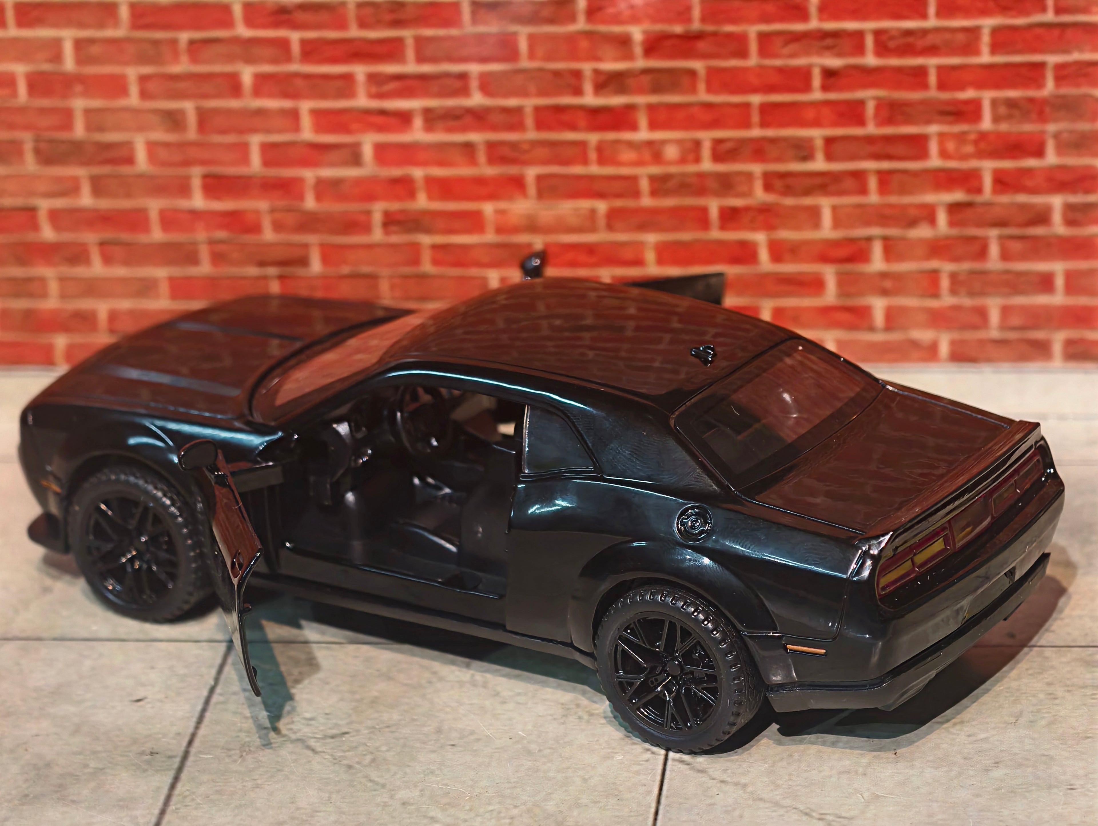 Dodge Challenger 1:32 Box Piece