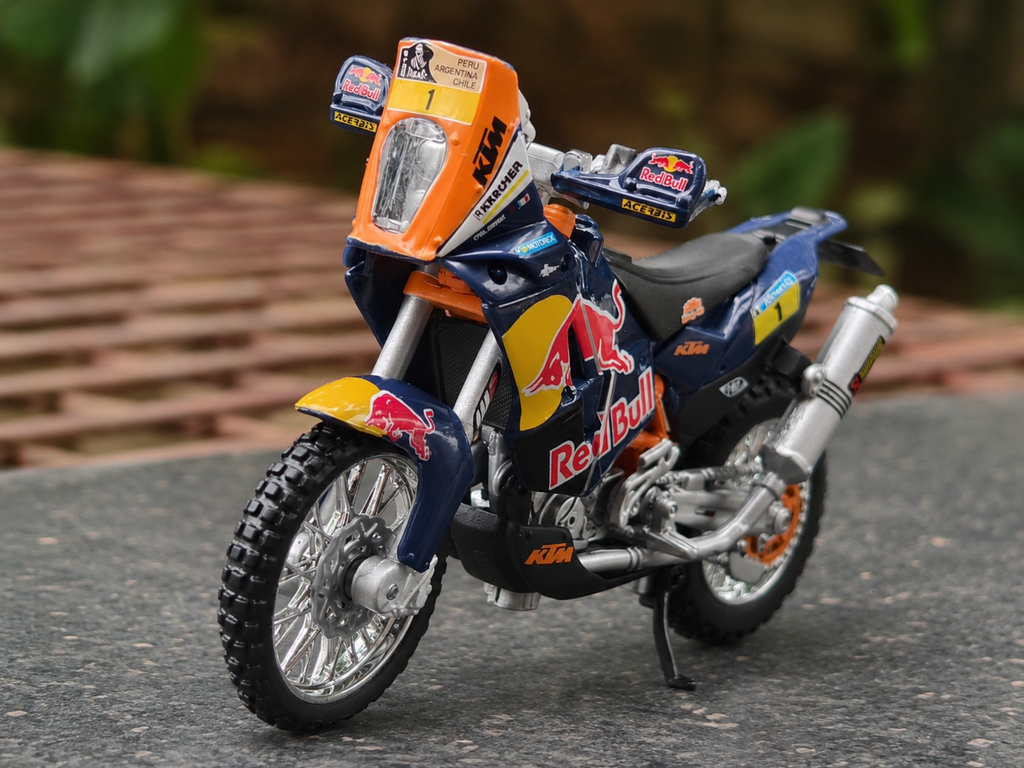 Burrago Official Licensed KTM 450 Rally (Darkar Rally) 1:18 Scale