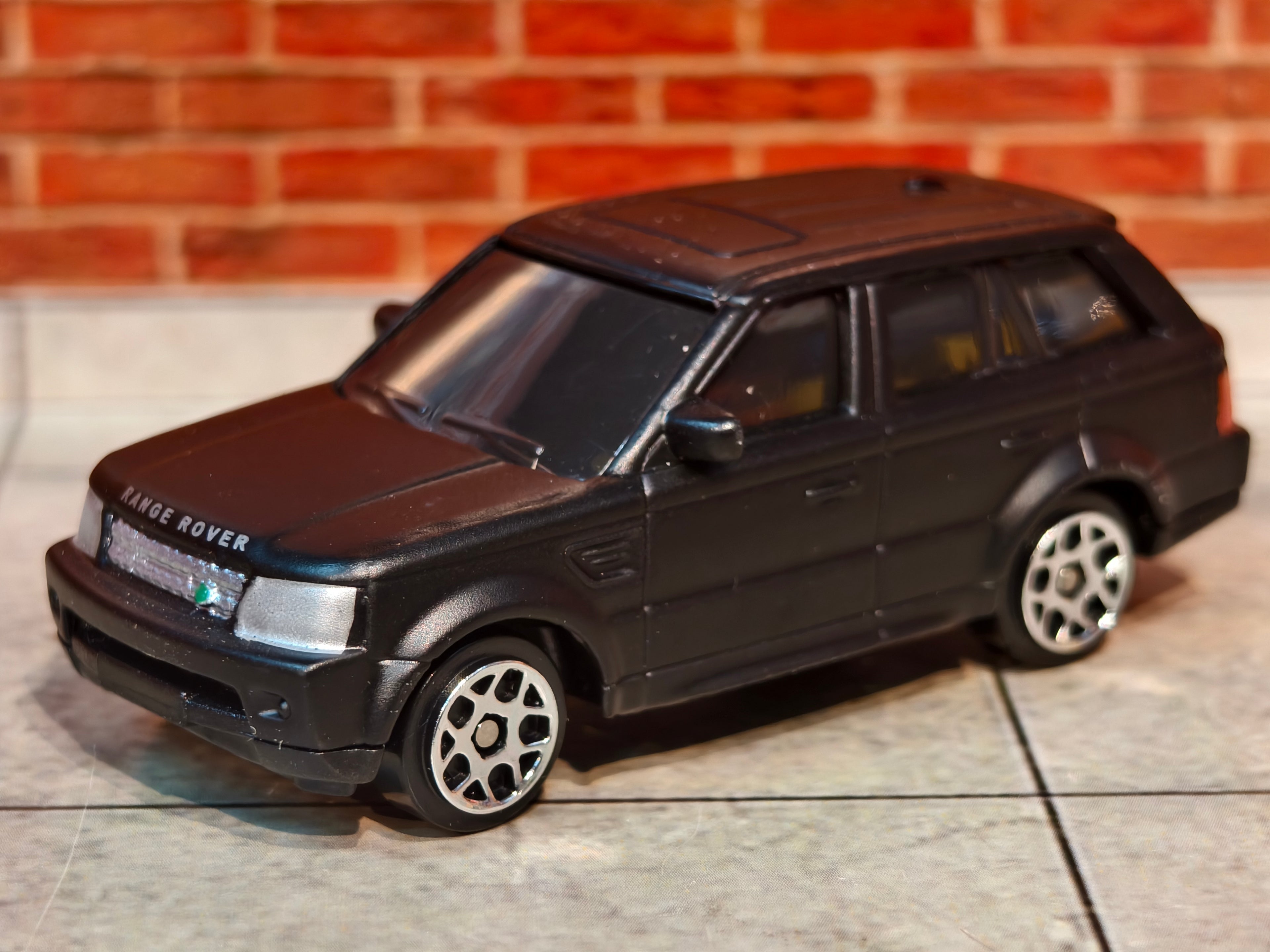 RMZ City Official Licensed Land Rover Range Rover Sport 1:64 Scale