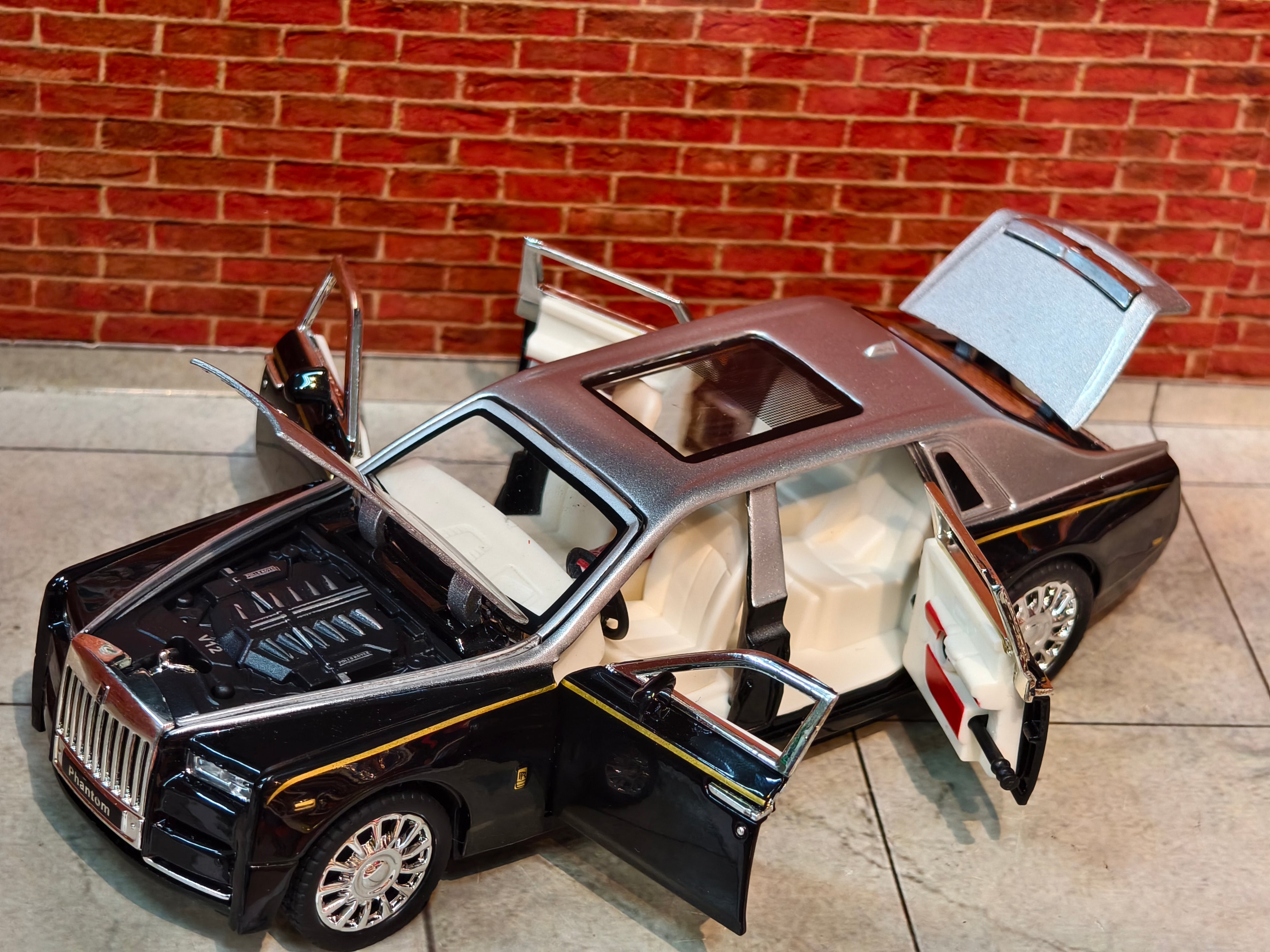 Rolls Royce Phantom VIII 1:32 Scale Premium Detailing