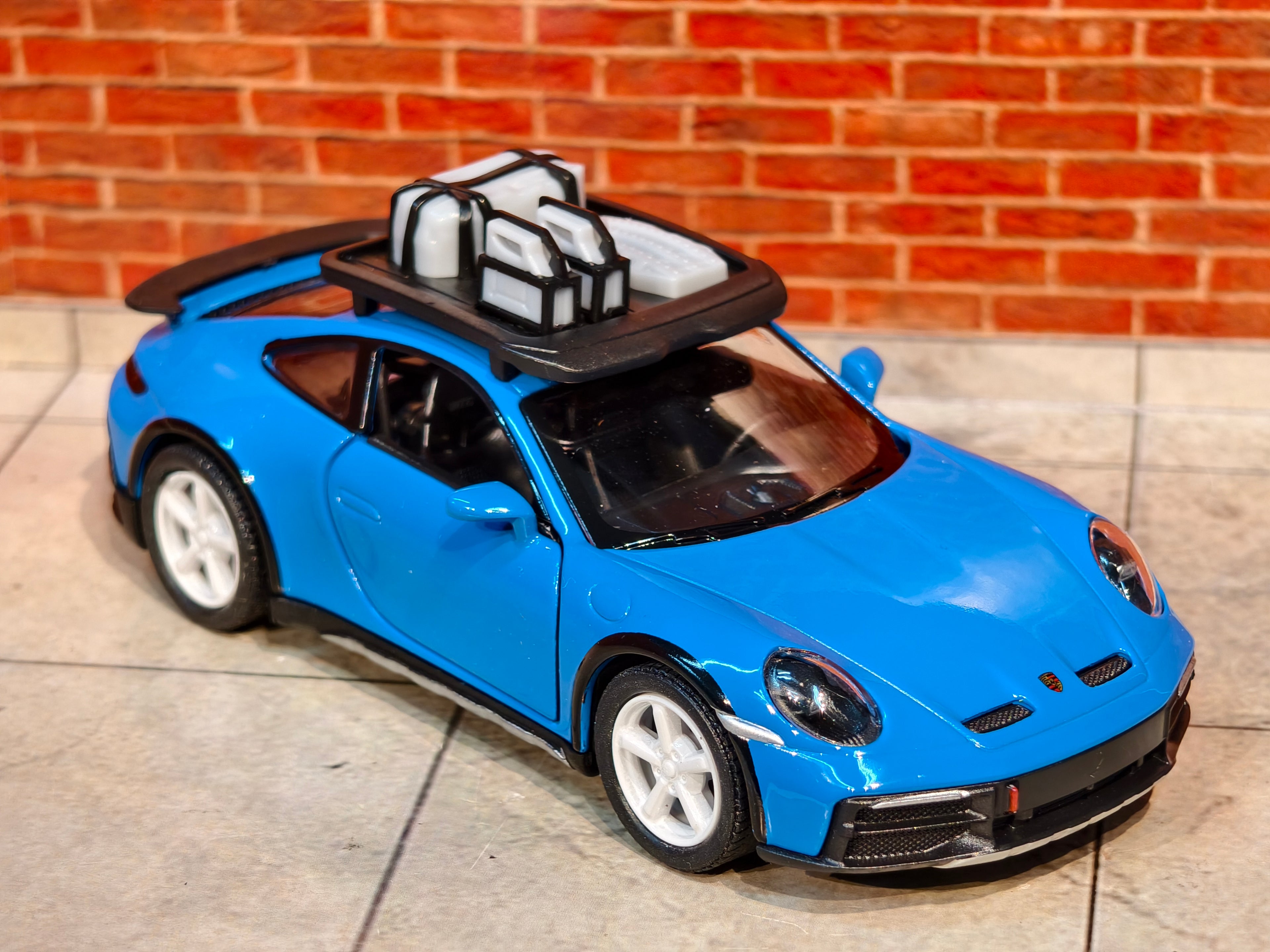 Kinsmart Official Licensed PORSCHE 911 RALLYE with Roof Rack 1:36 Scale