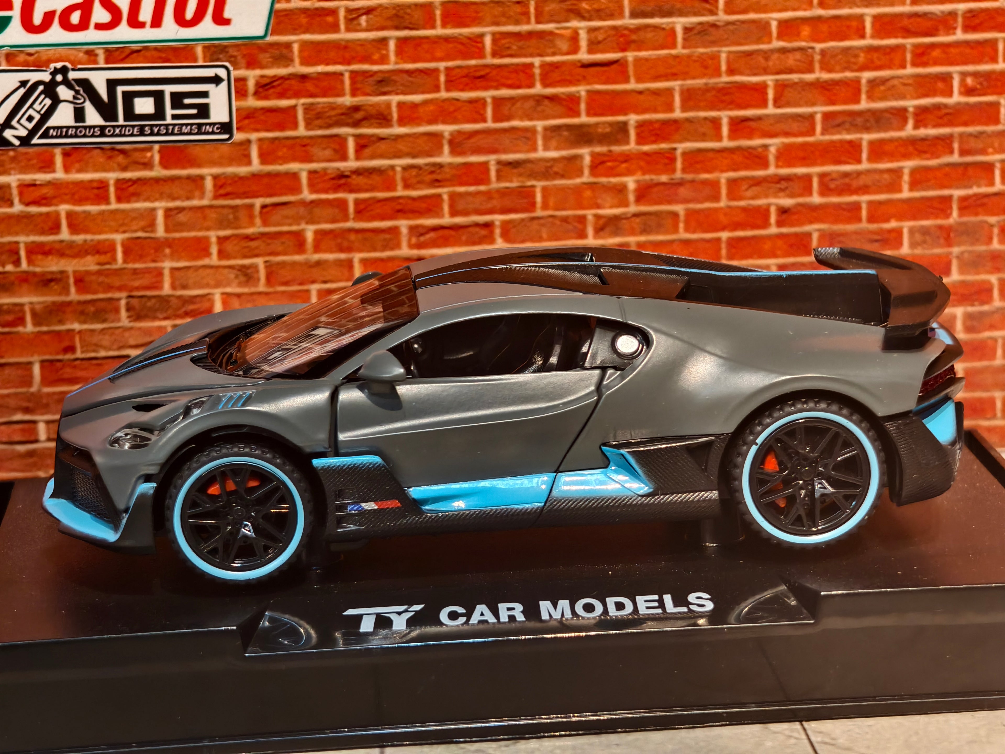 Bugatti Divo 1:32 Scale