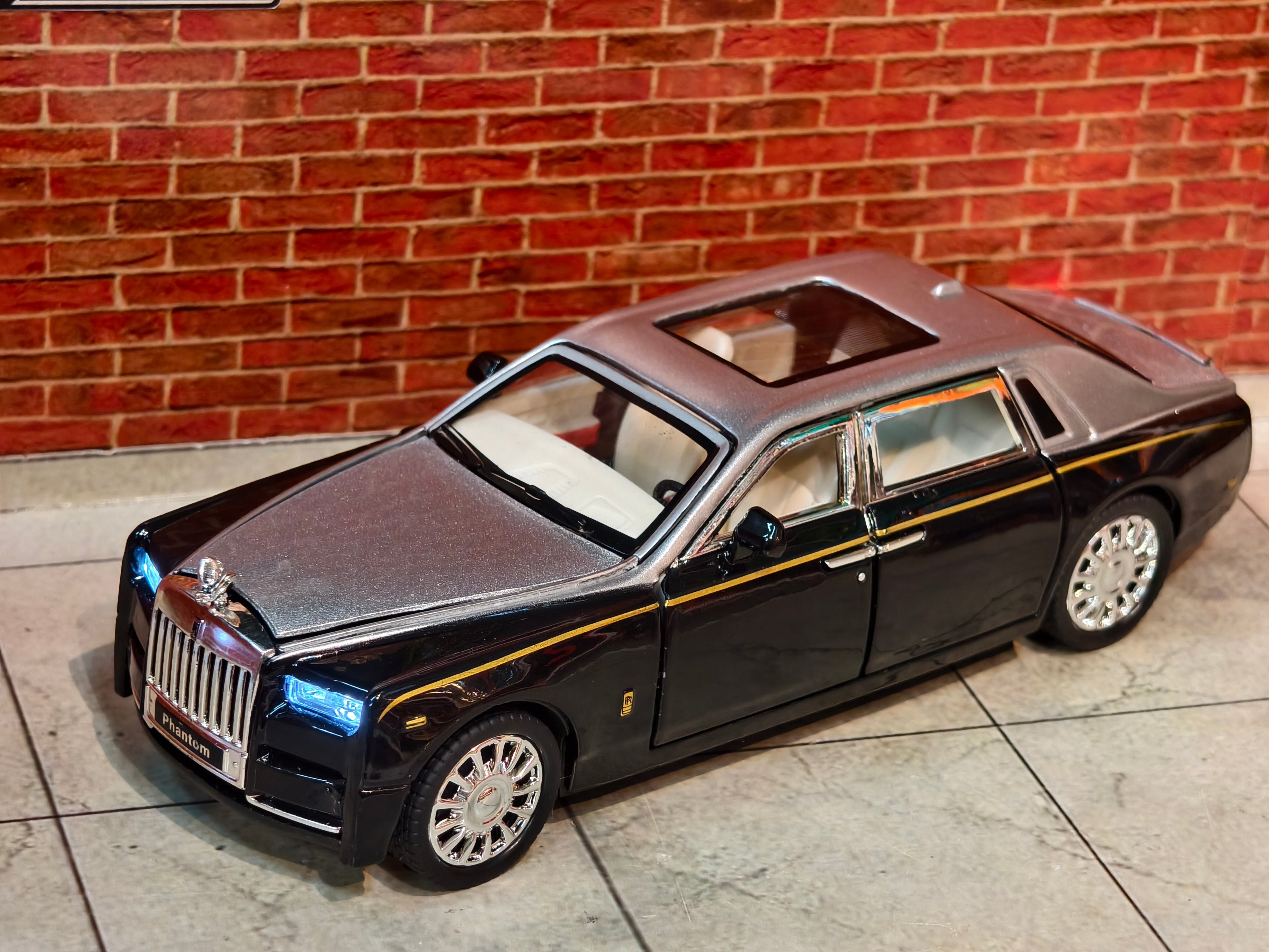 Rolls Royce Phantom VIII 1:32 Scale Premium Detailing