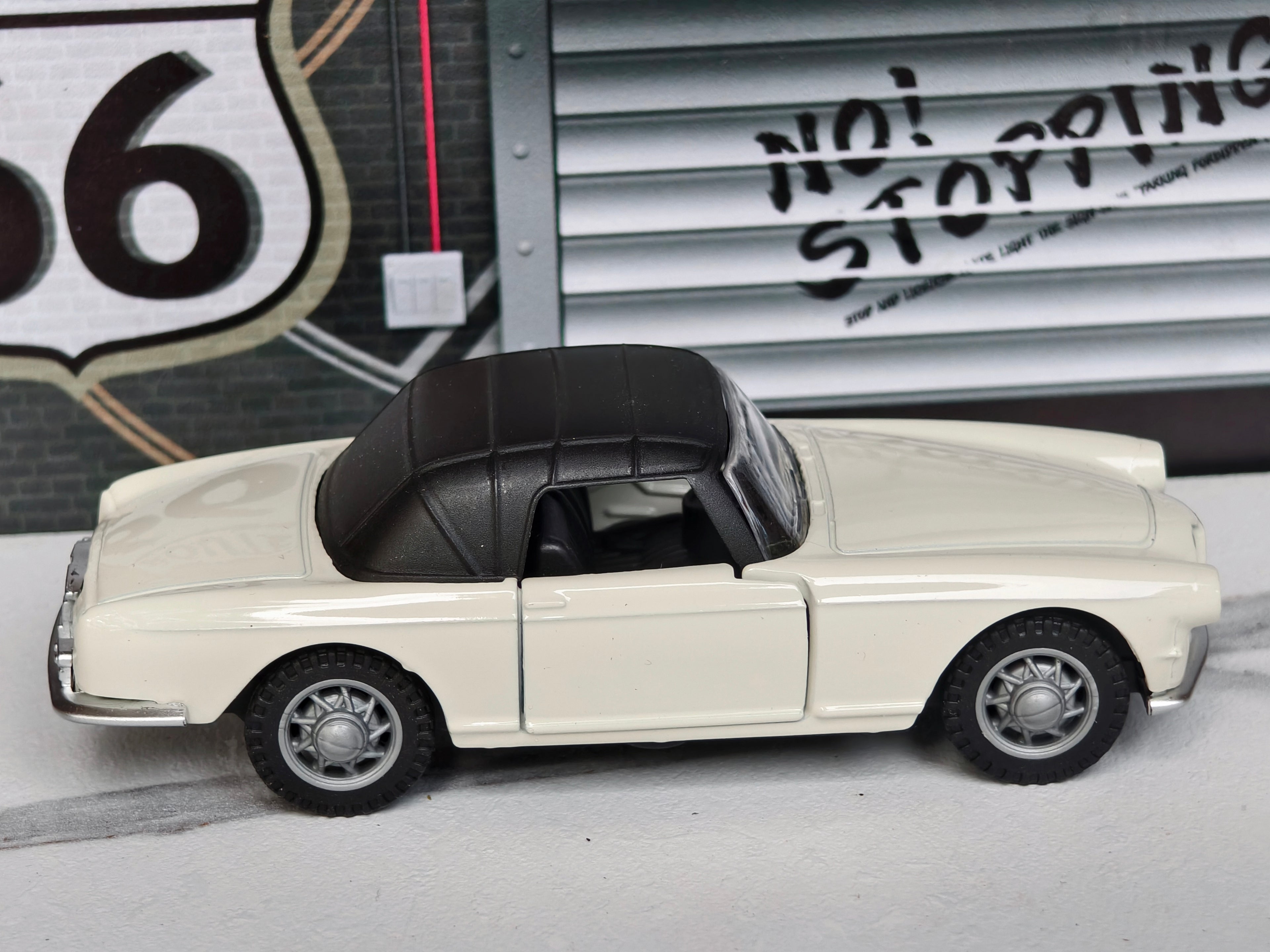 BMW 503 Convertible 1:36 Scale Classic Car
