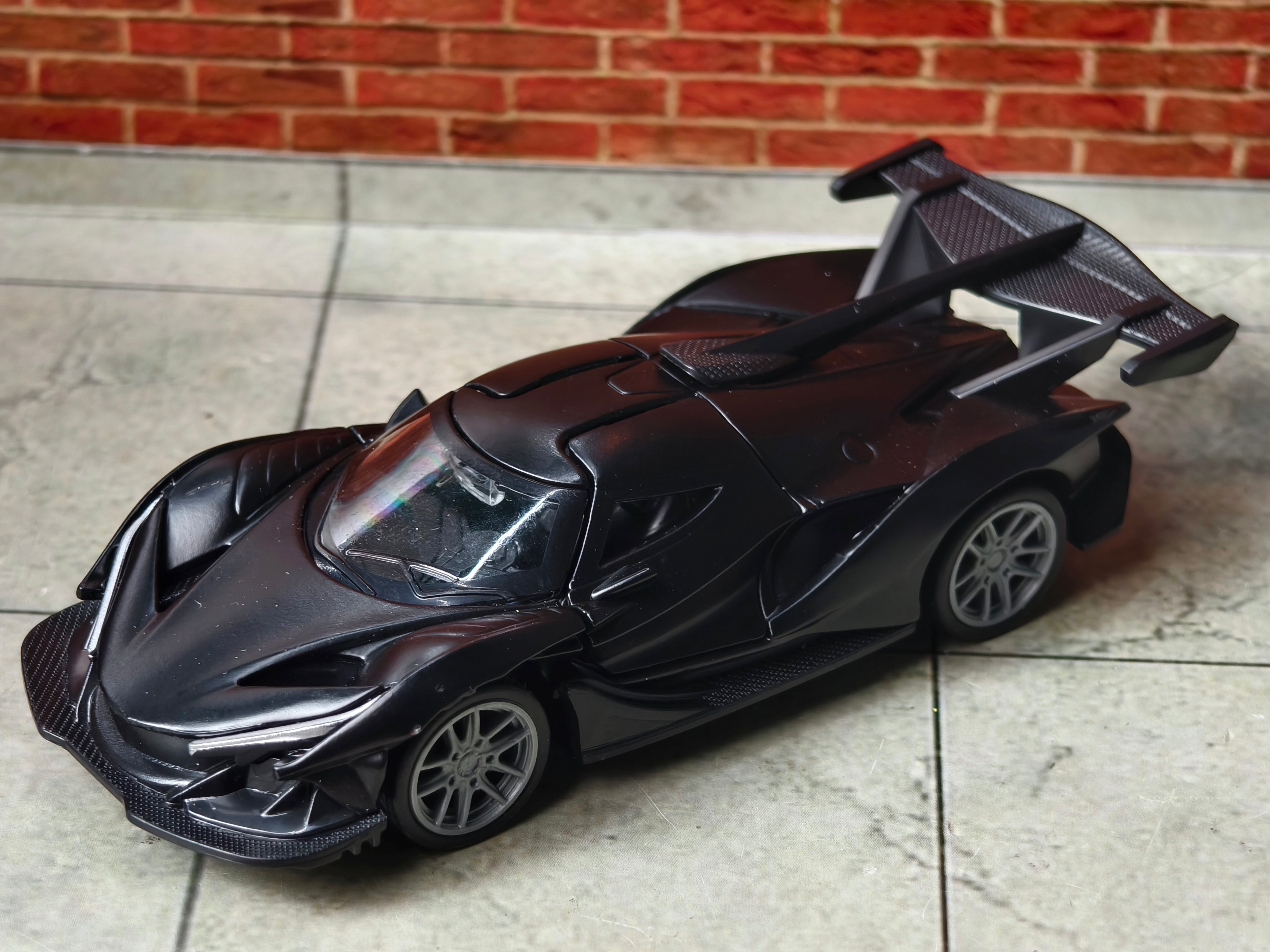 Apollo Intensa Emozione (IE) Hyper Car 1:43 Scale