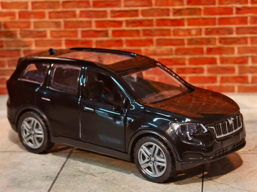 Mahindra XUV 700 1:36 Scale Premium Detailing
