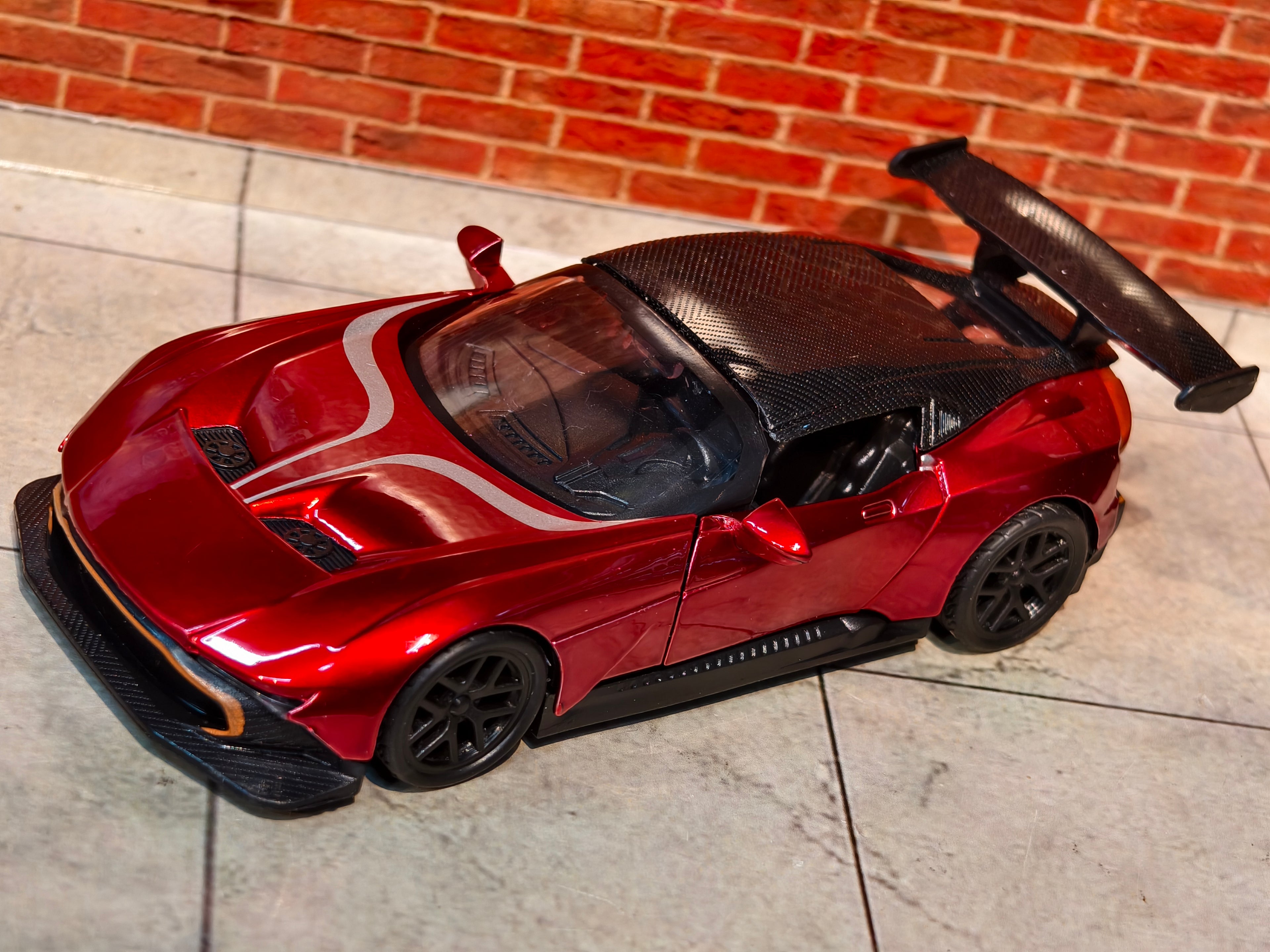 Aston Martin Vantage GT 4 1:36 Scale