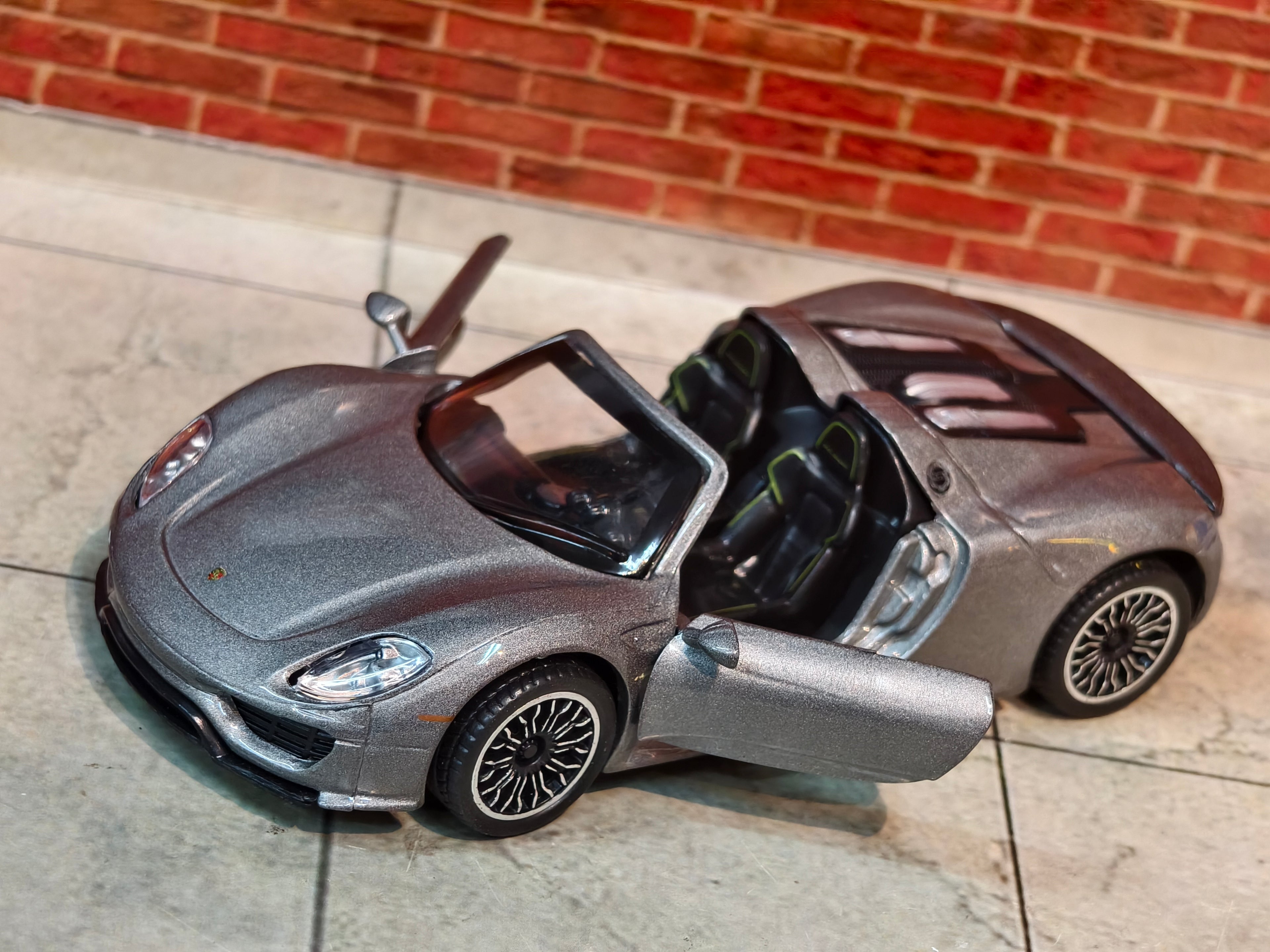 MSZ Official Licensed PORSCHE 918 SPYDER 1:41 Scale