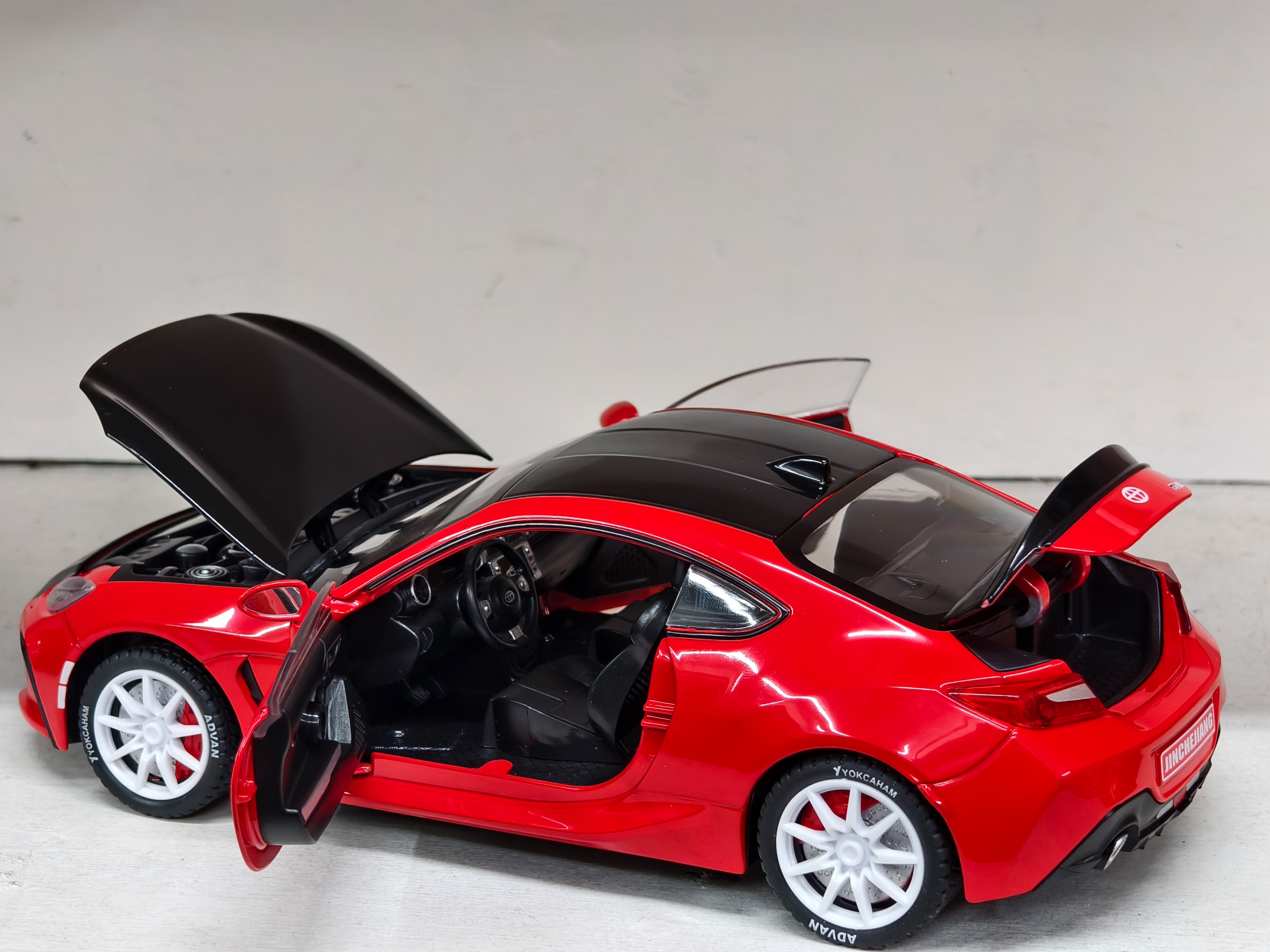 Toyota GT86 1:24 Scale Premium Detailing