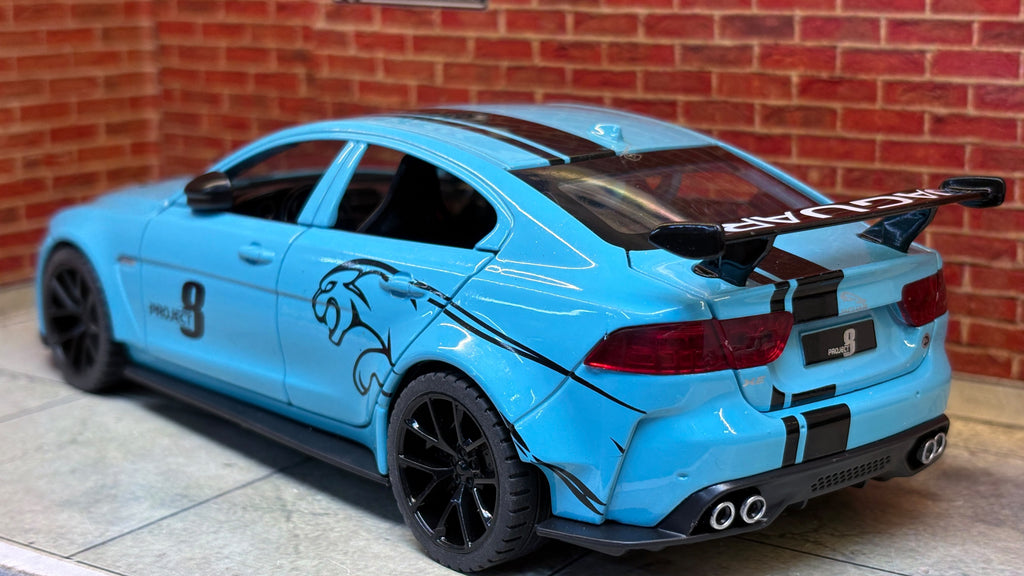 QY Official Licensed Jaguar Project 8 1:24 Scale