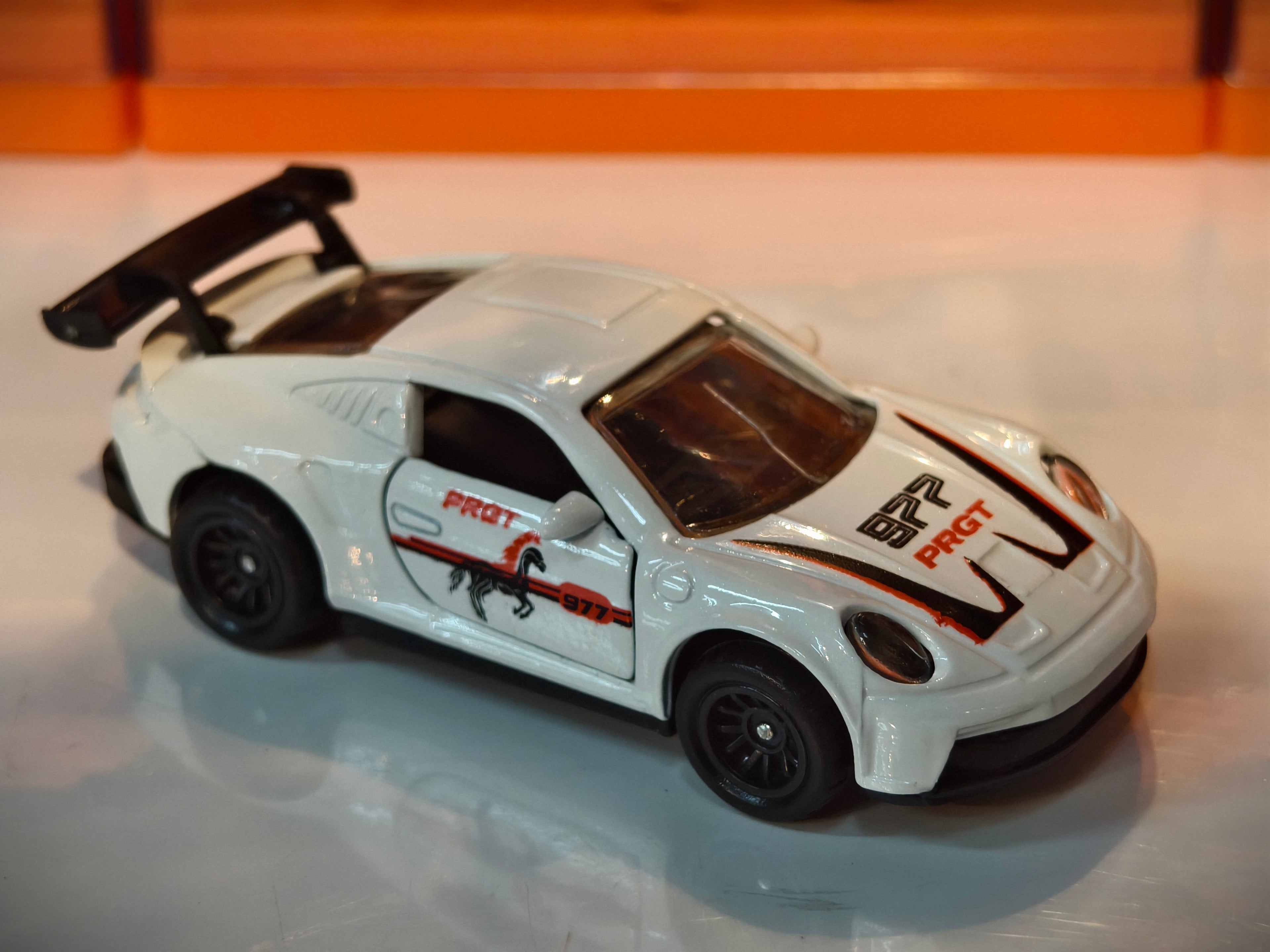 PORSCHE 911 GT3 RS 1:64 Door openable and Suspension working