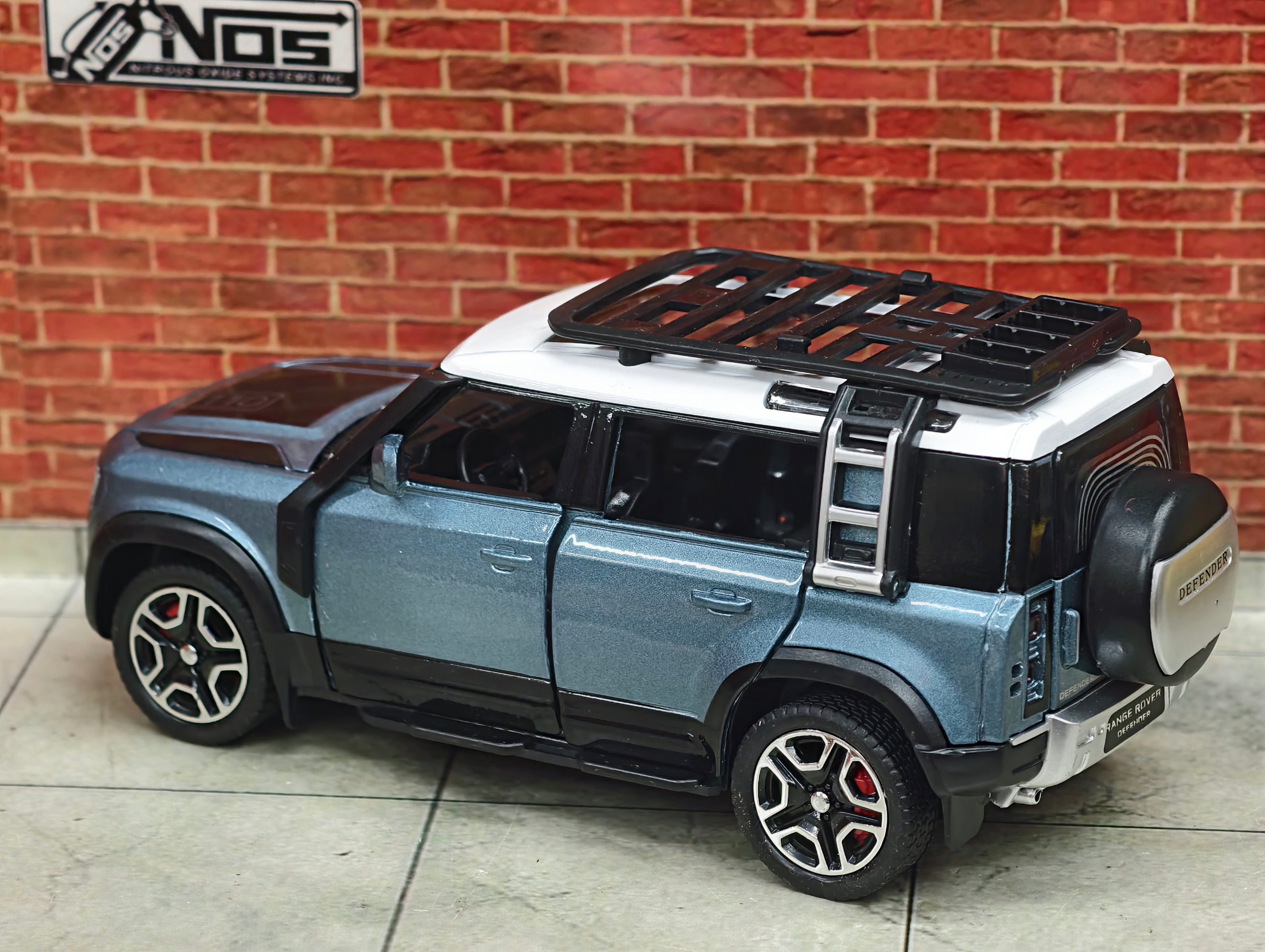 Land Rover Defender 110 (L663) 1:32 Scale