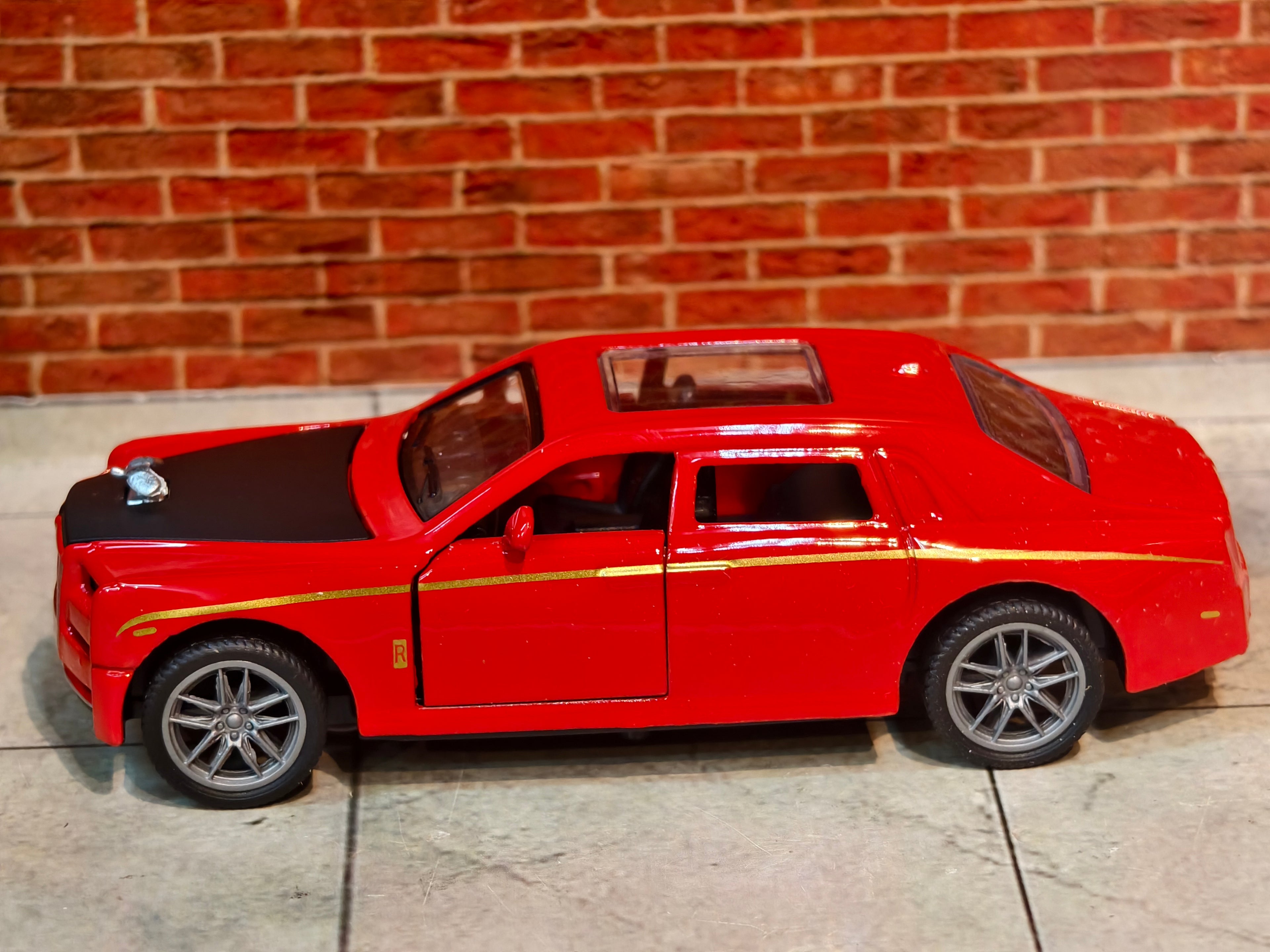 Rolls Royce Phantom 1:36 Scale with Light and Sound
