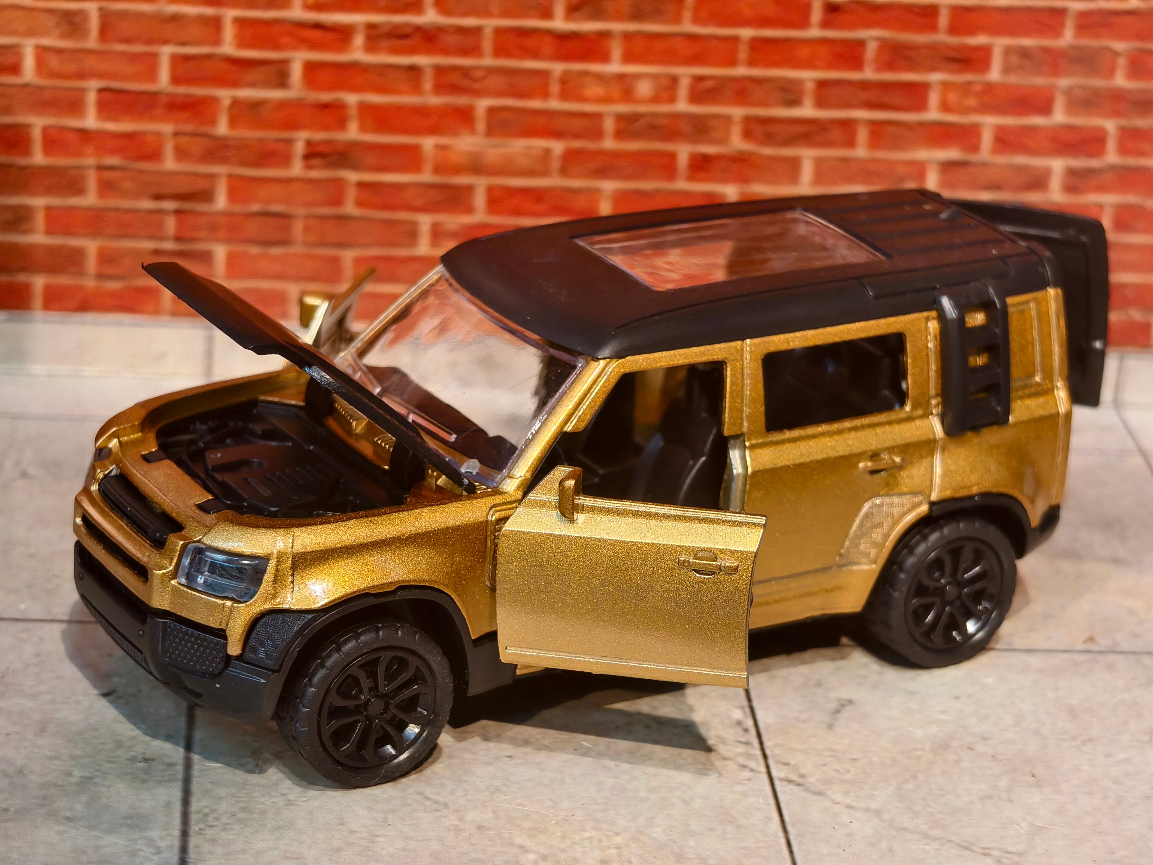 Defender 1:36  4 Door openable