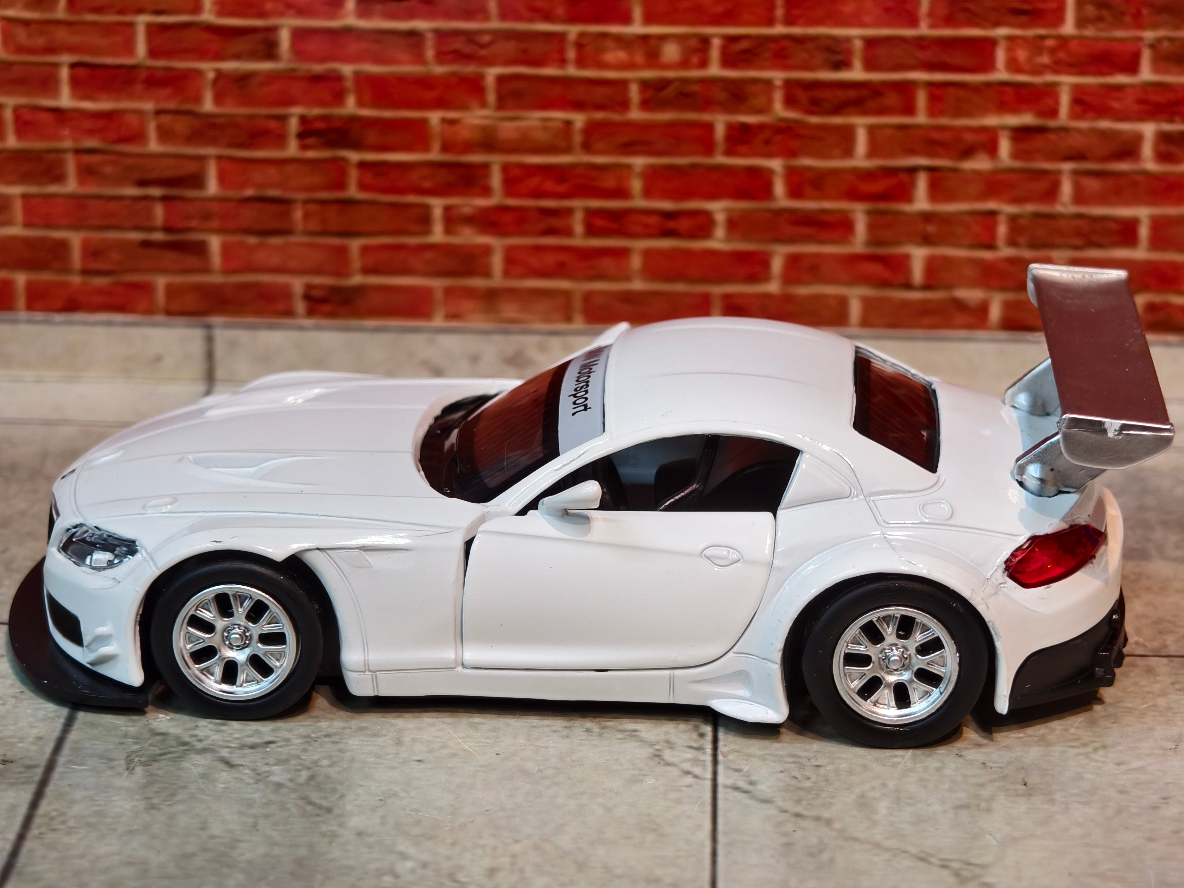 MSZ Official Licensed BMW Z4 GT3 1:39 Scale
