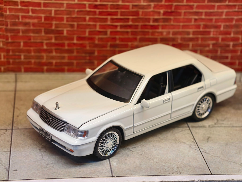 Toyota Crown VIP Edition (1:32 Scale)