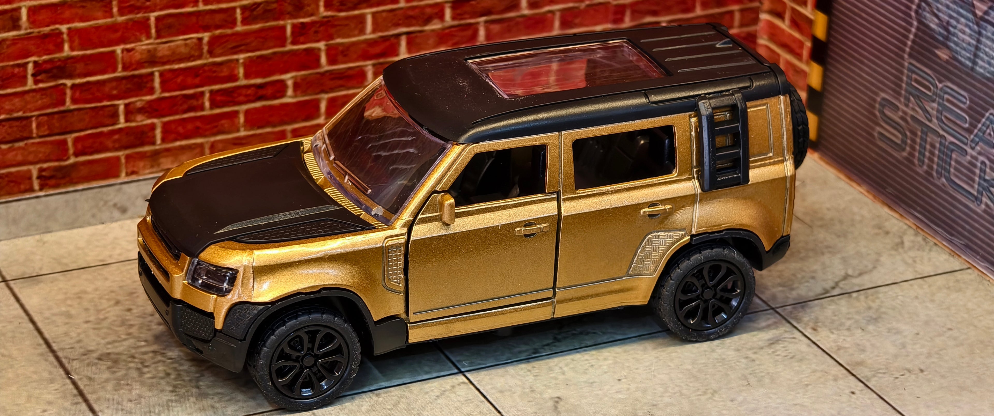 Defender 1:36  4 Door openable