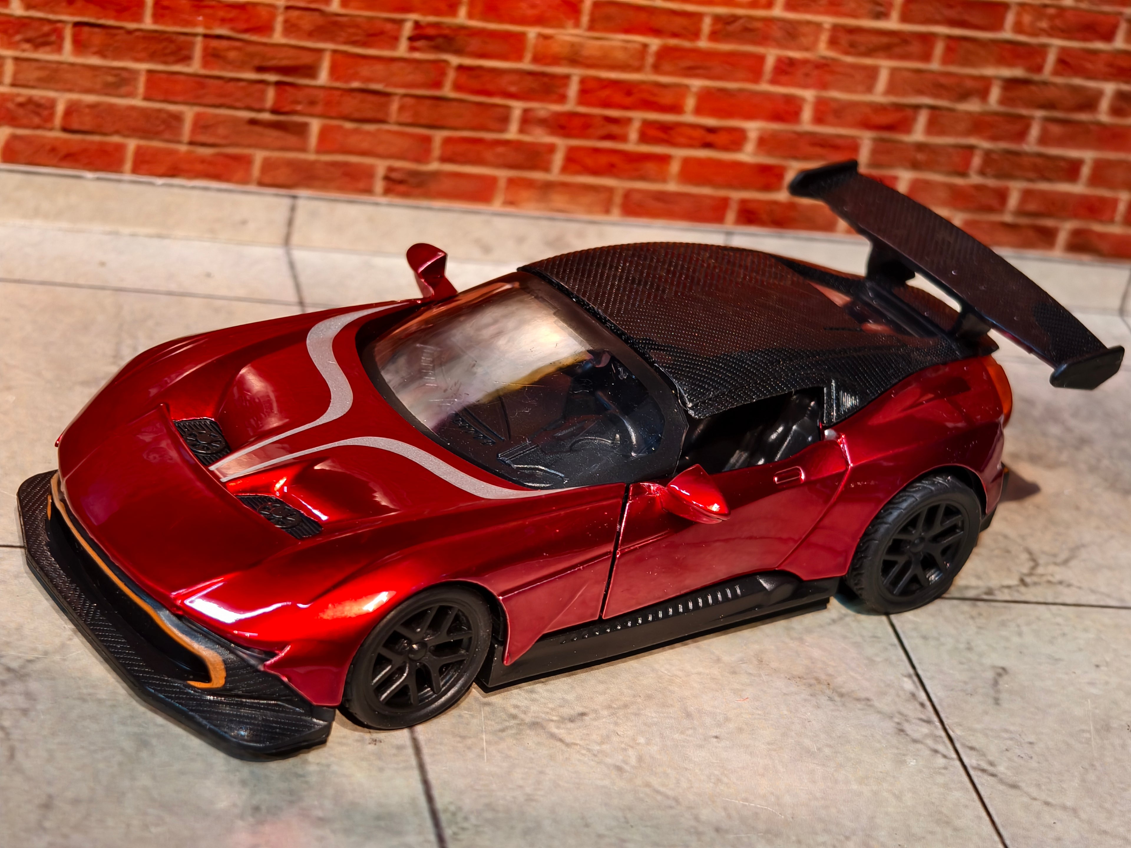 Aston Martin Vantage GT 4 1:36 Scale