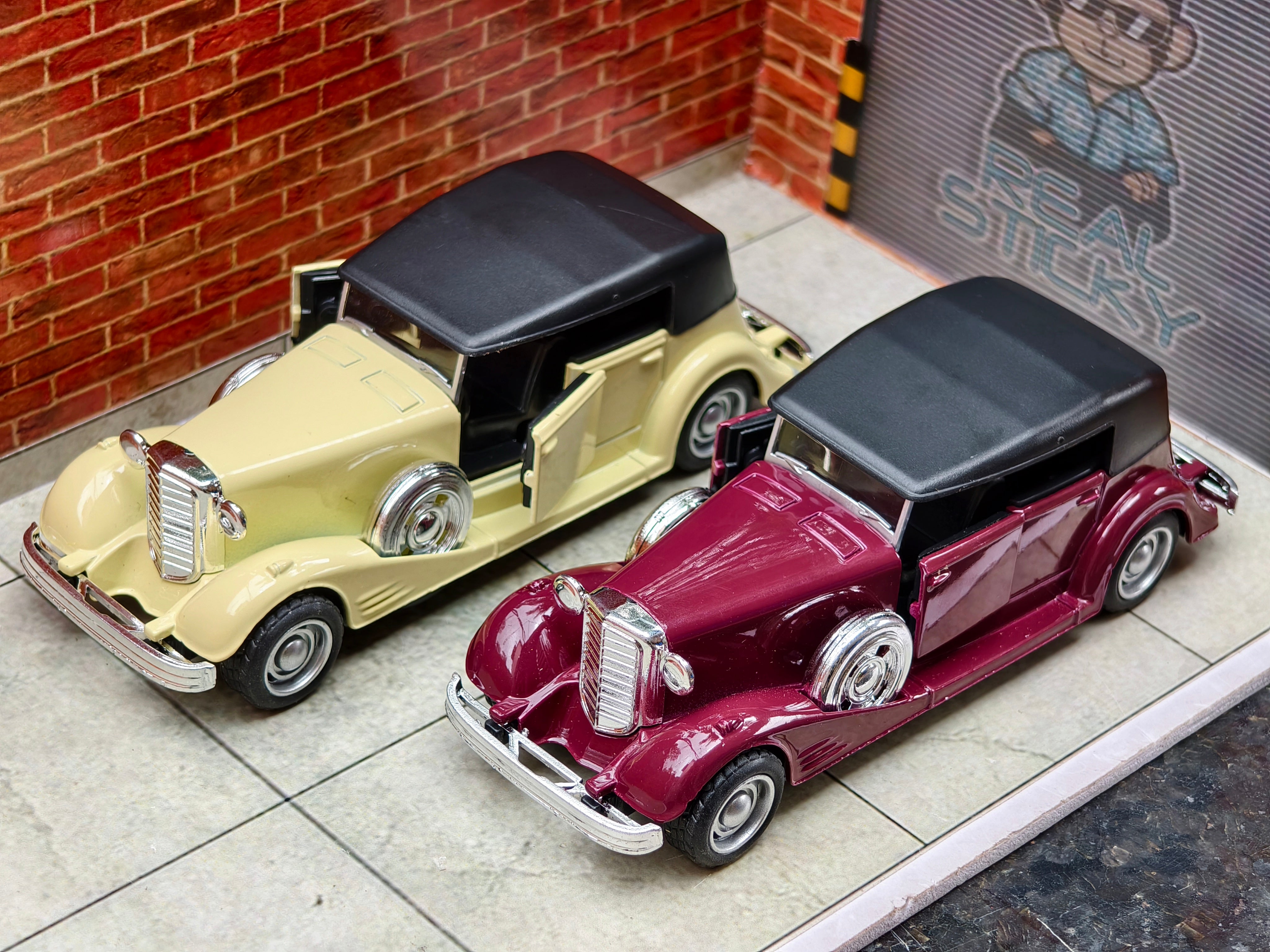 1930s-era Cadillac V16 1:32 Scale Vintage Car – Inhabit