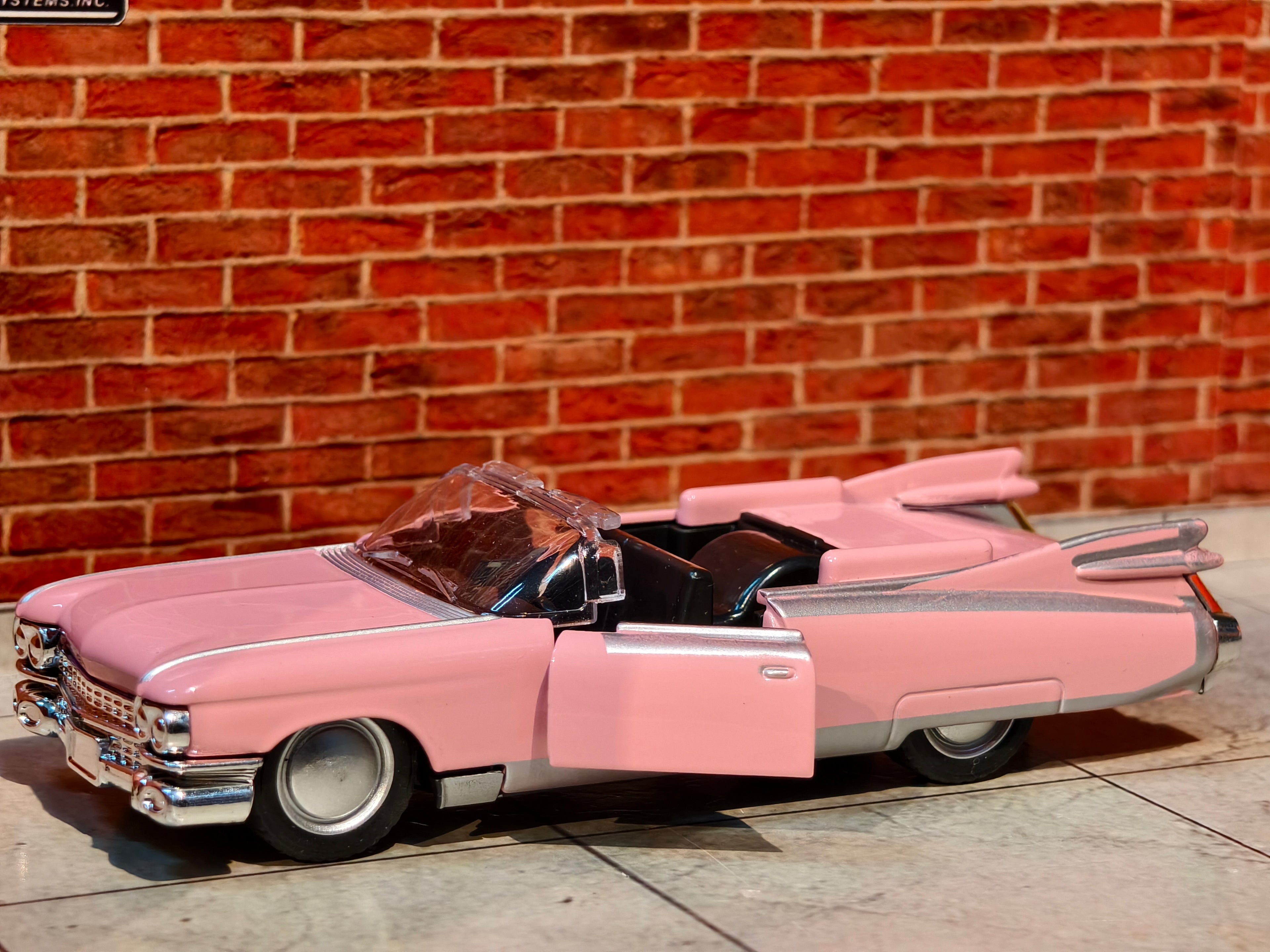1:36 Scale 1959 Cadillac Eldorado Biarritz Convertible - Vintage Series