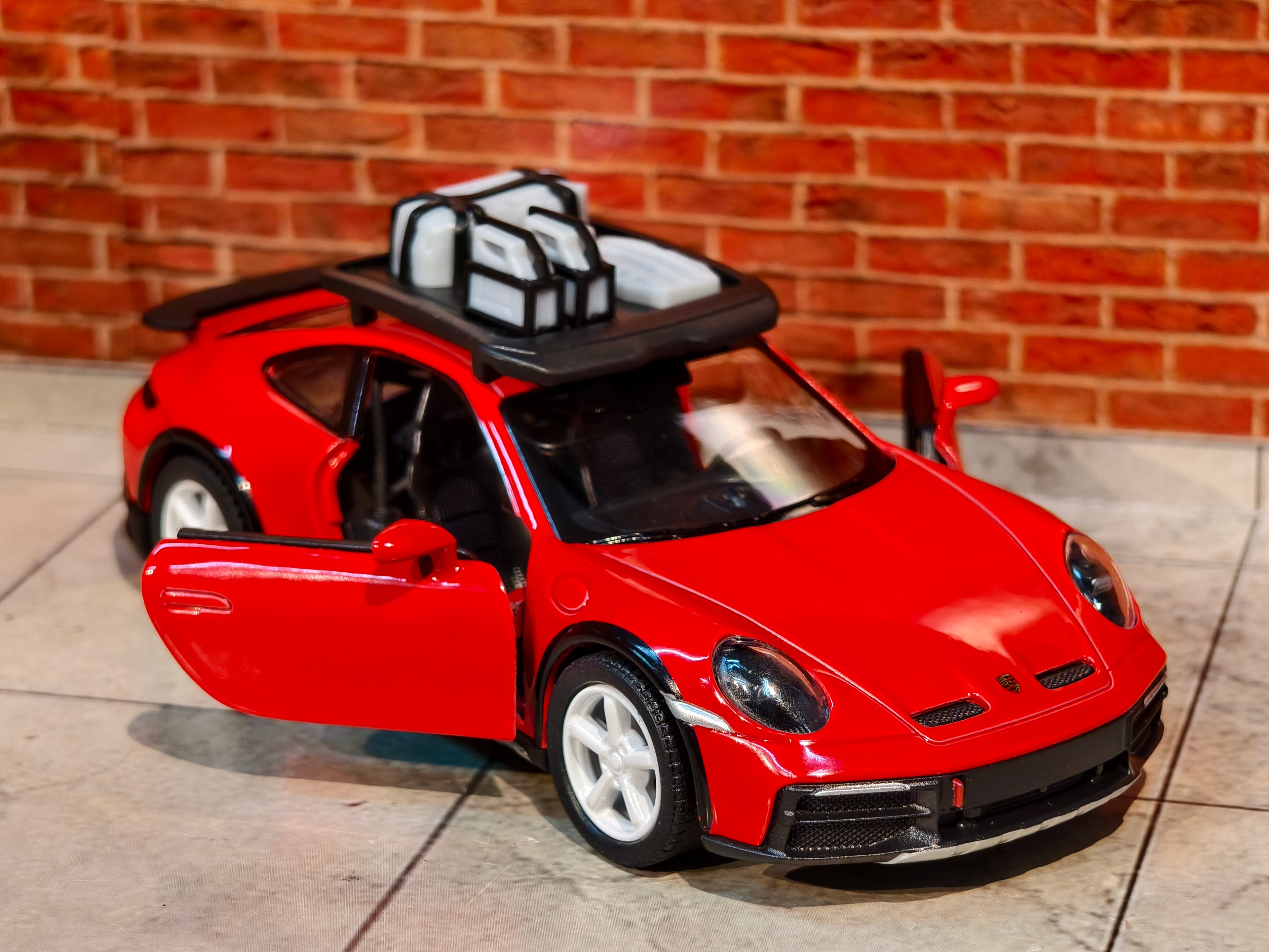 Kinsmart Official Licensed PORSCHE 911 RALLYE with Roof Rack 1:36 Scale