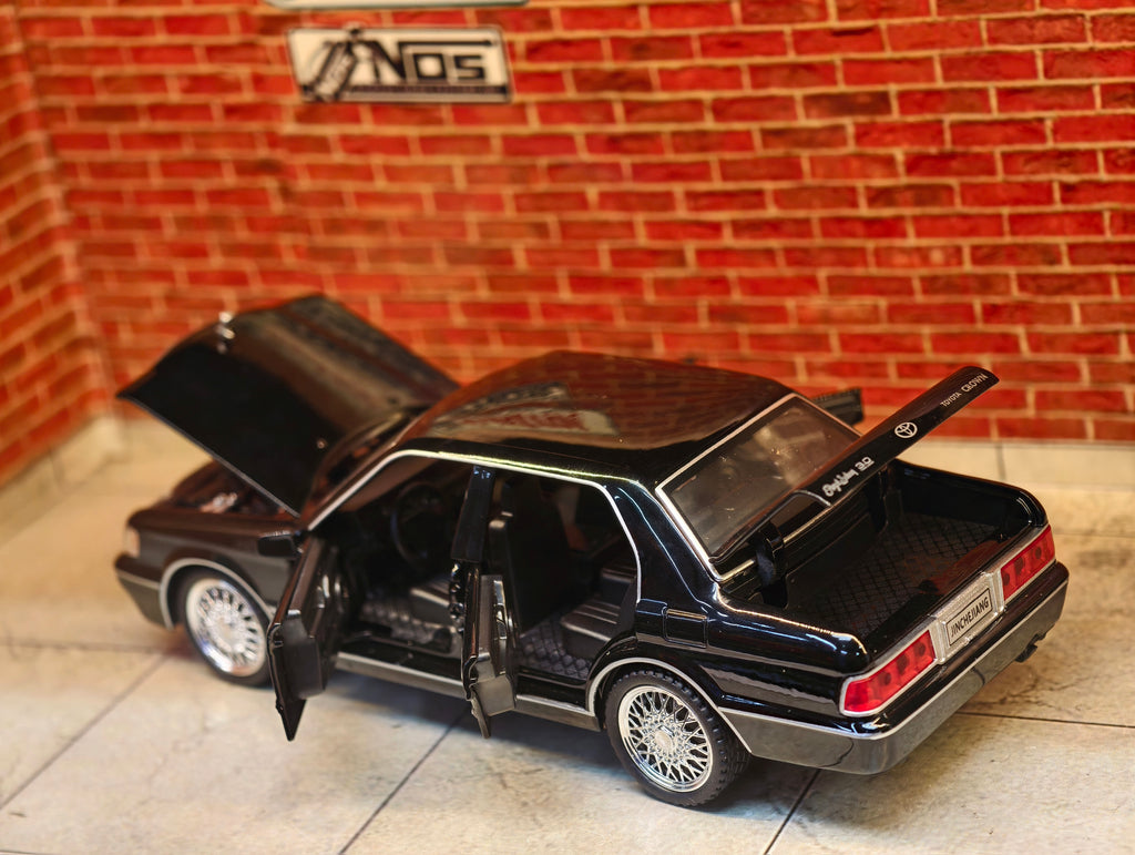 Toyota Crown VIP Edition (1:32 Scale)