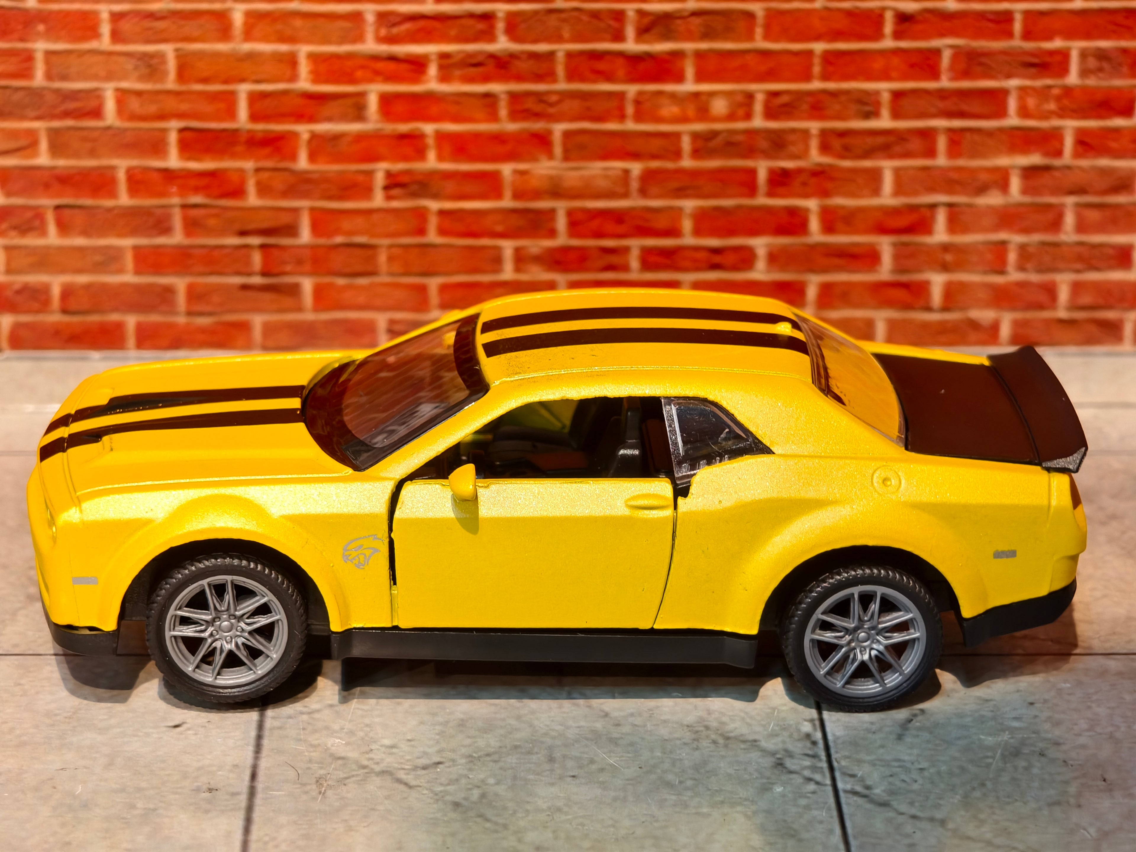 Dodge Challenger SRT 1:36 Scale