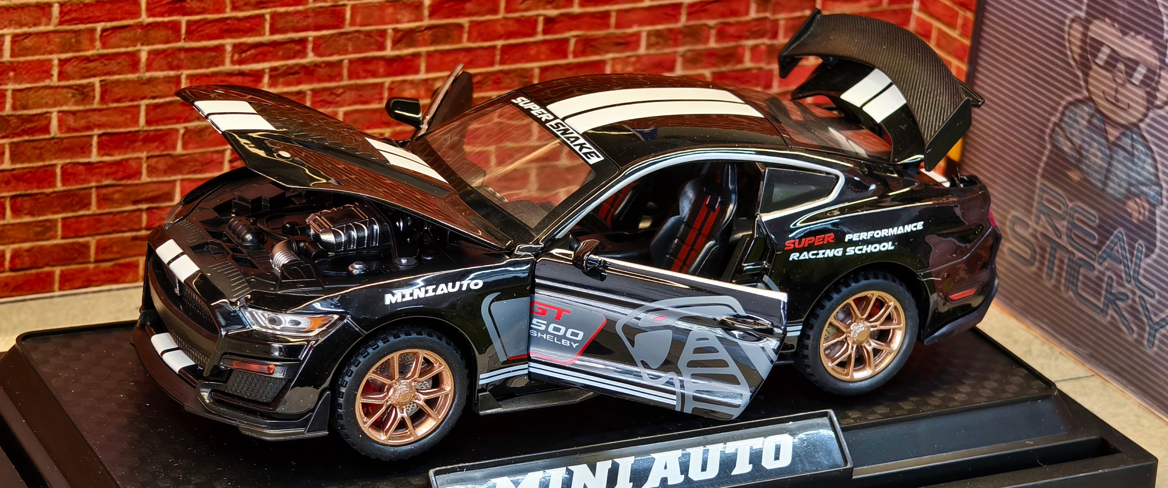 Shelby GT500 Super Snake Edition – 1:32 Scale Diecast Model with Light & Sound
