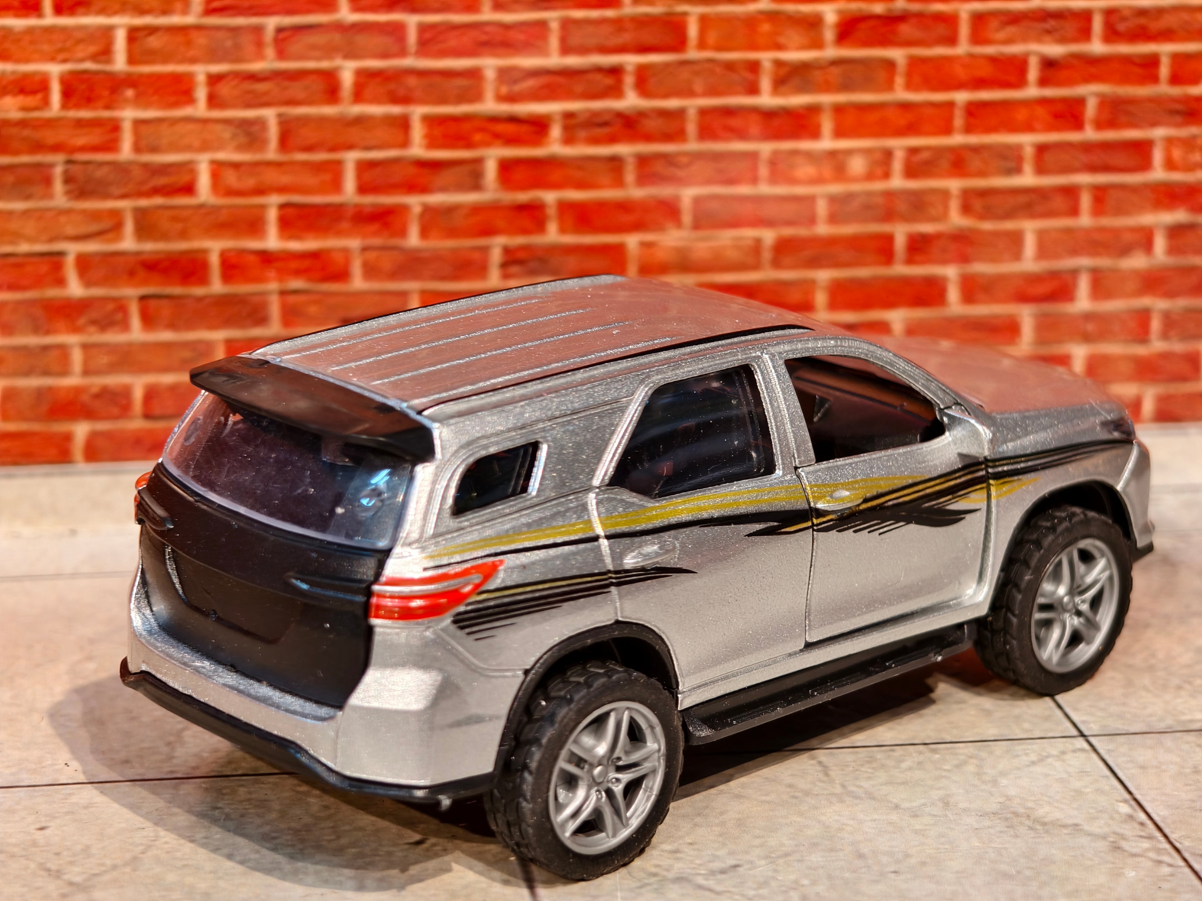 Fortuner 1:36 Scale 3 Door Openable with Light & Sound