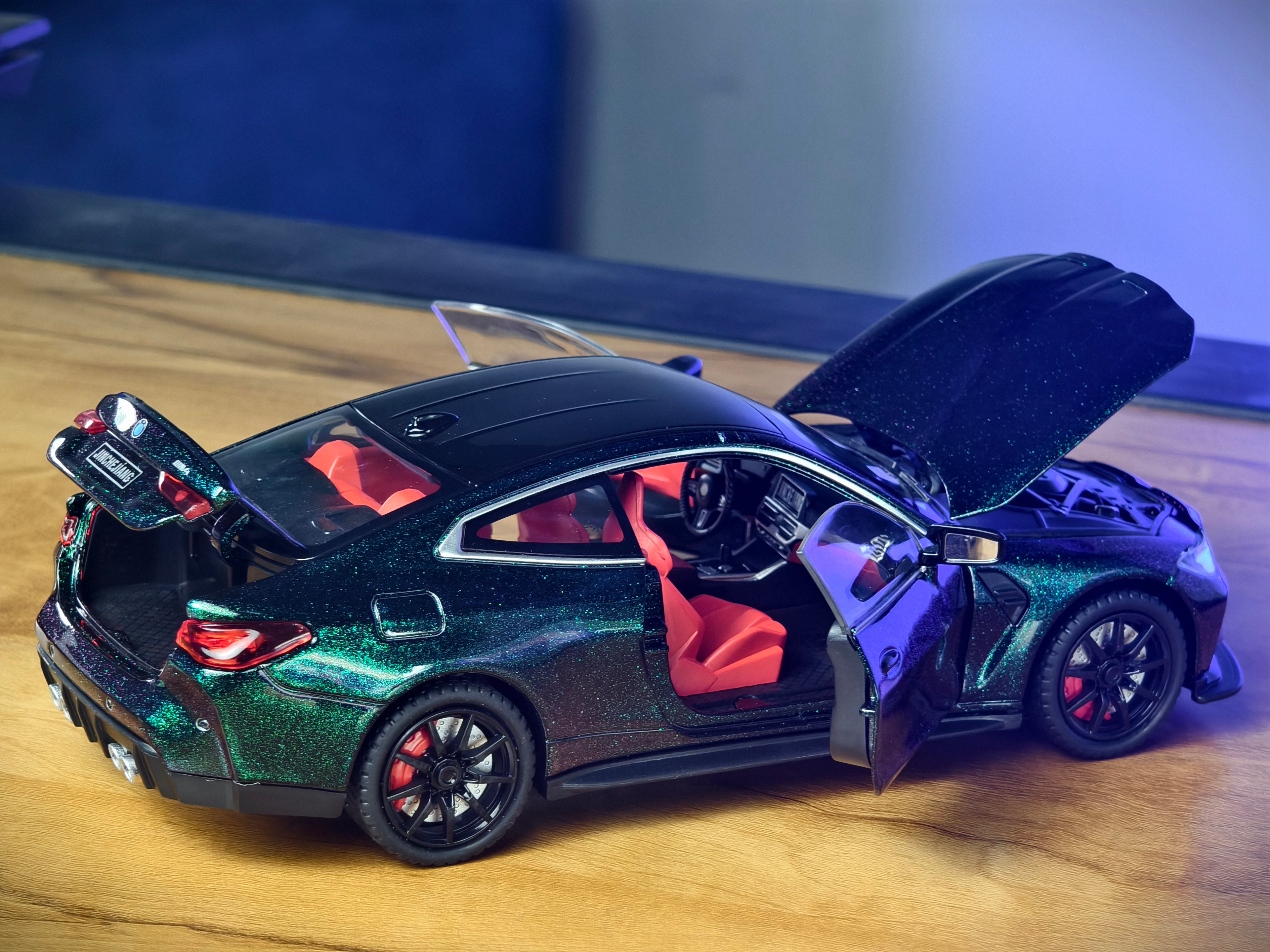 BMW M4 1:24 Scale Dual Tone Premium Detailing