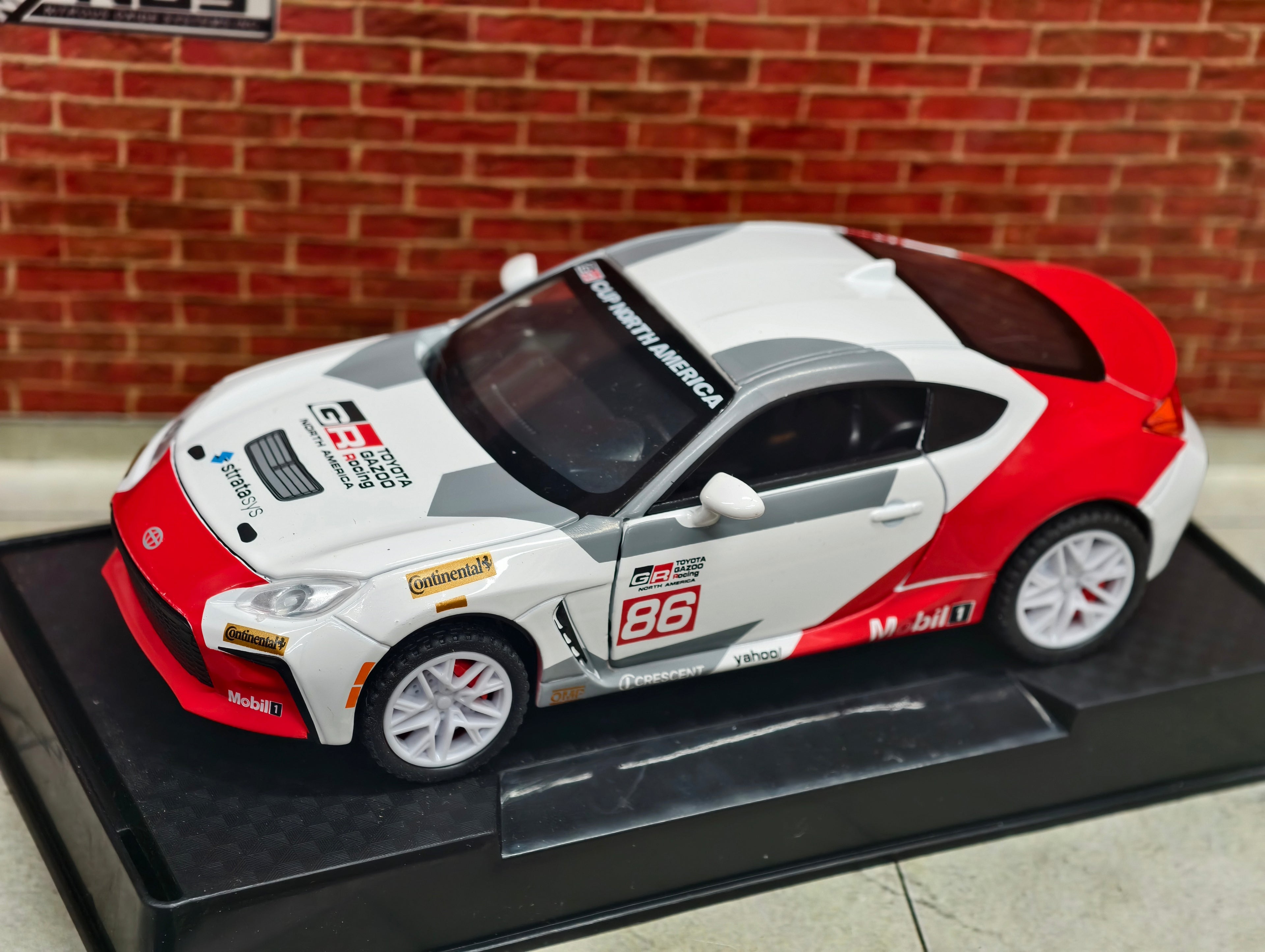 Toyota GR86 1:32 Scale Premium Detailing