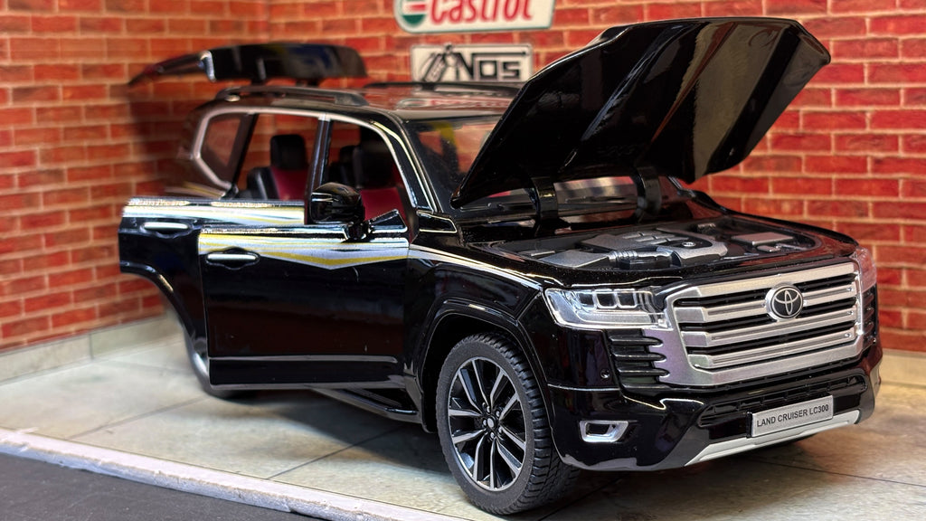 QY Official Licensed Toyota Land Cruiser LC300 1:24 Premium Detailing