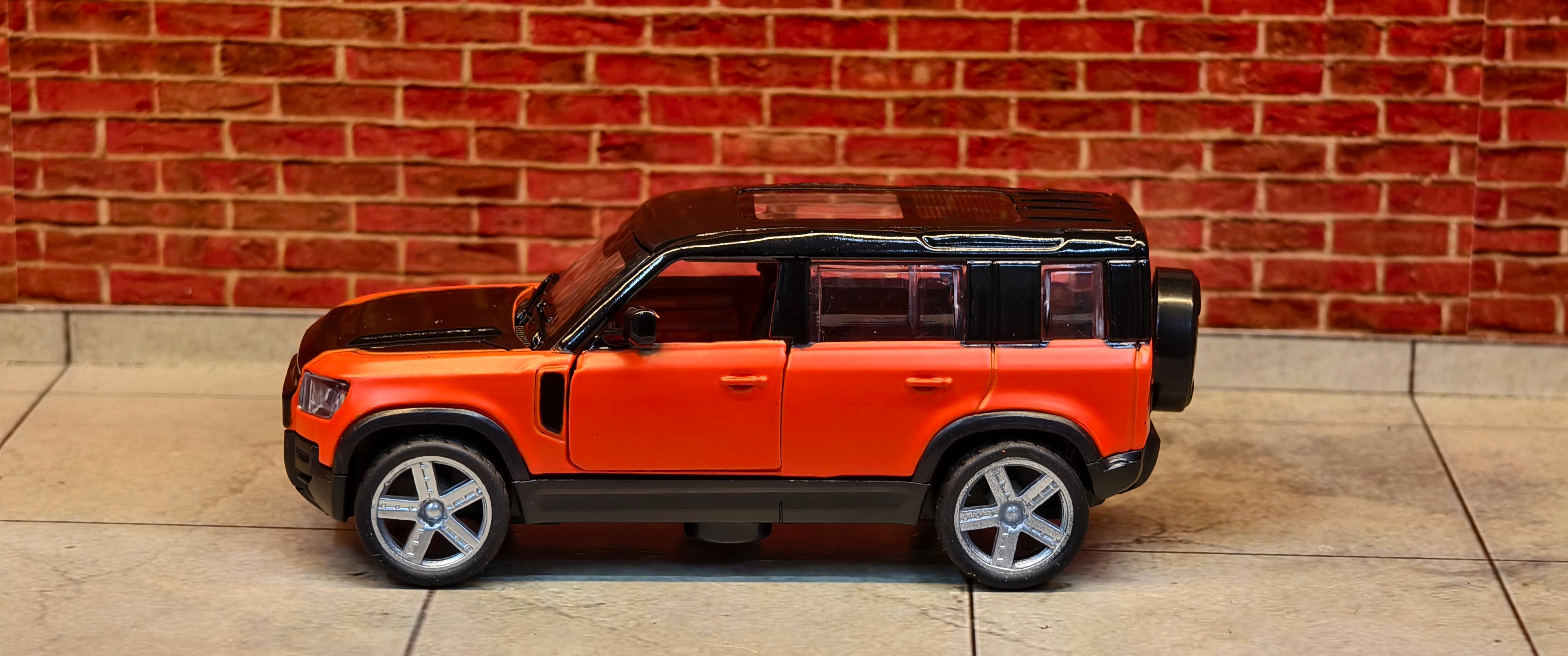 Land Rover Defender 110 1:43 Scale