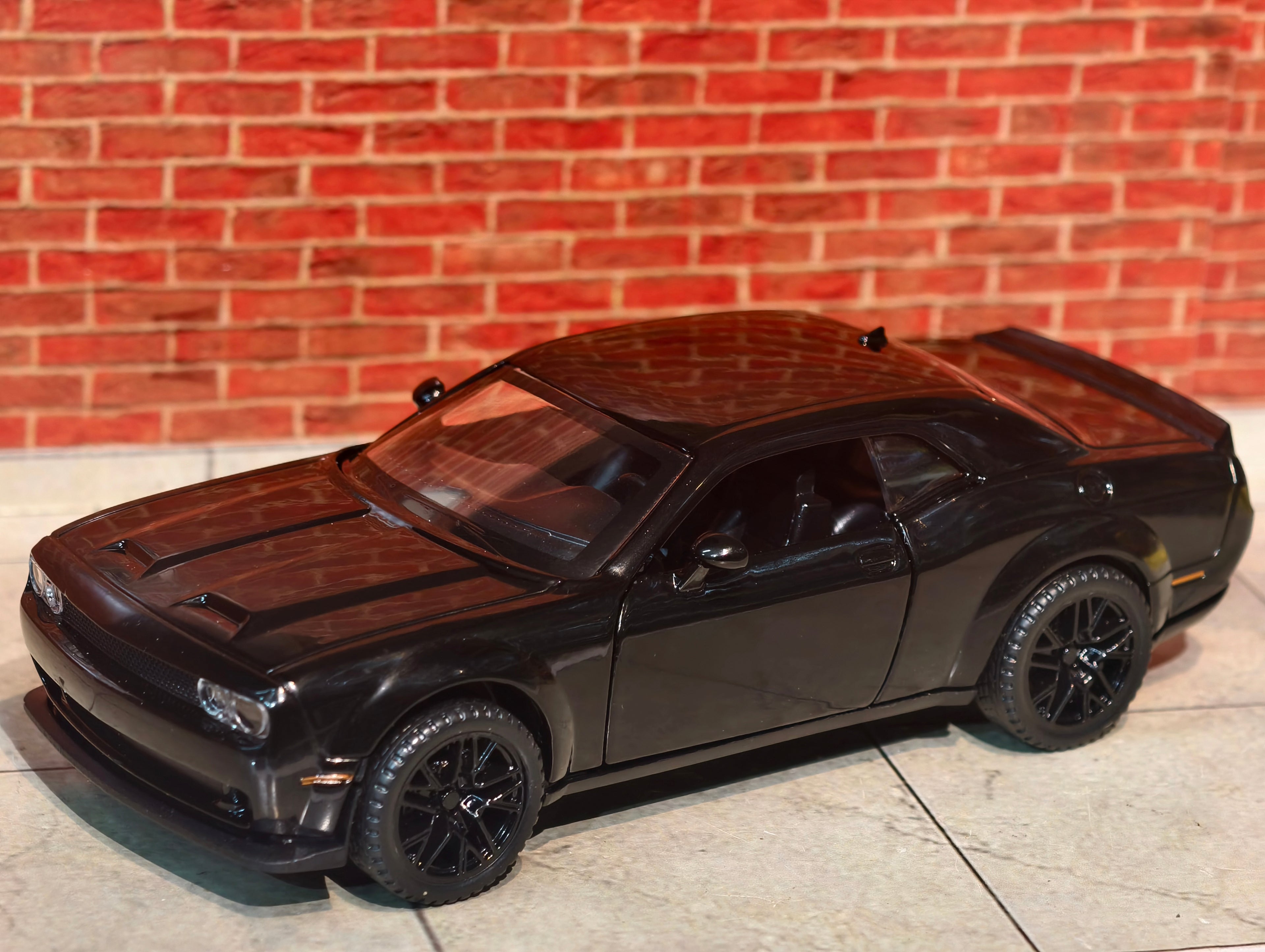 Dodge Challenger 1:32 Box Piece