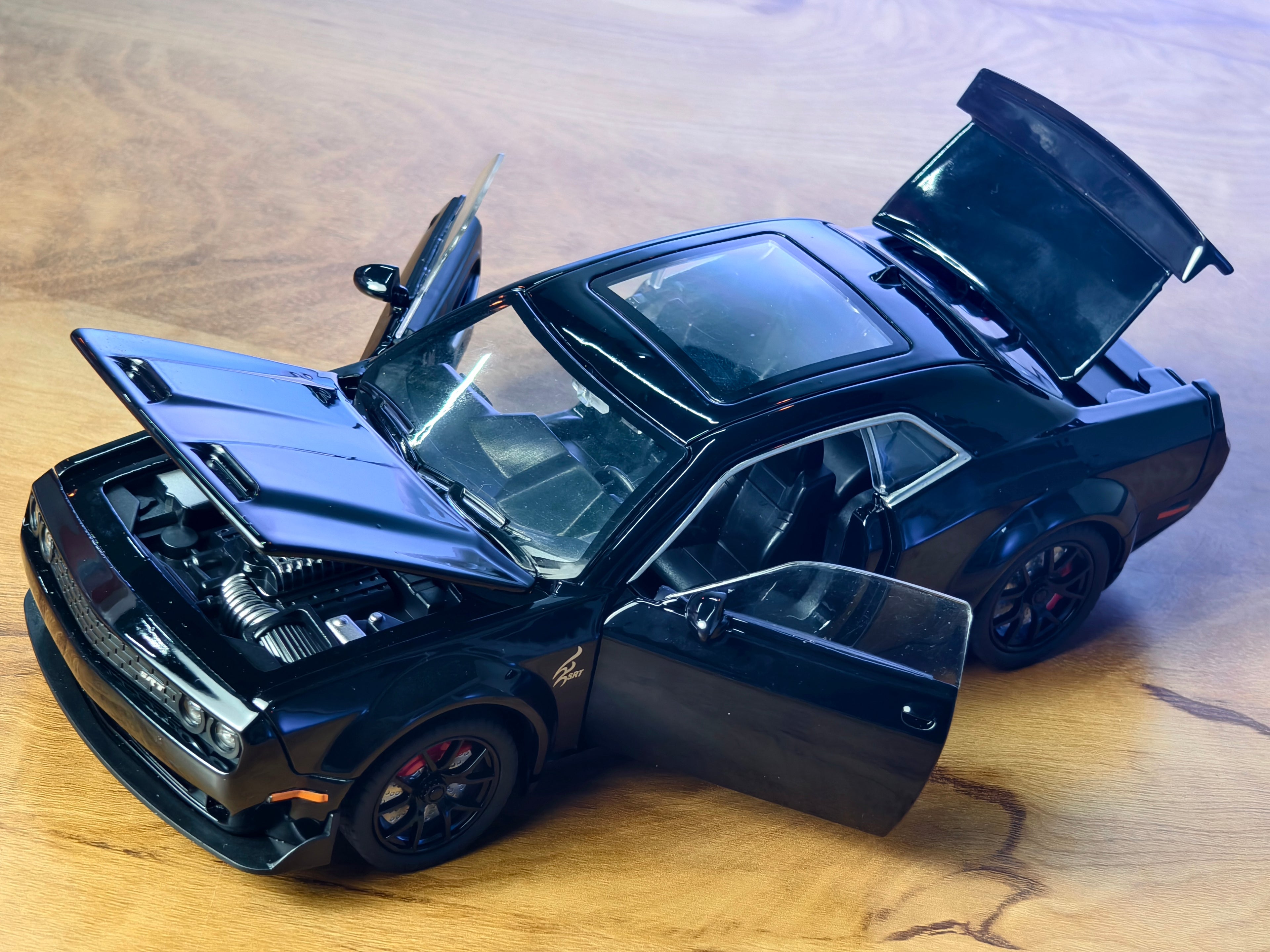 Dodge Challenger SRT 1:24 Scale