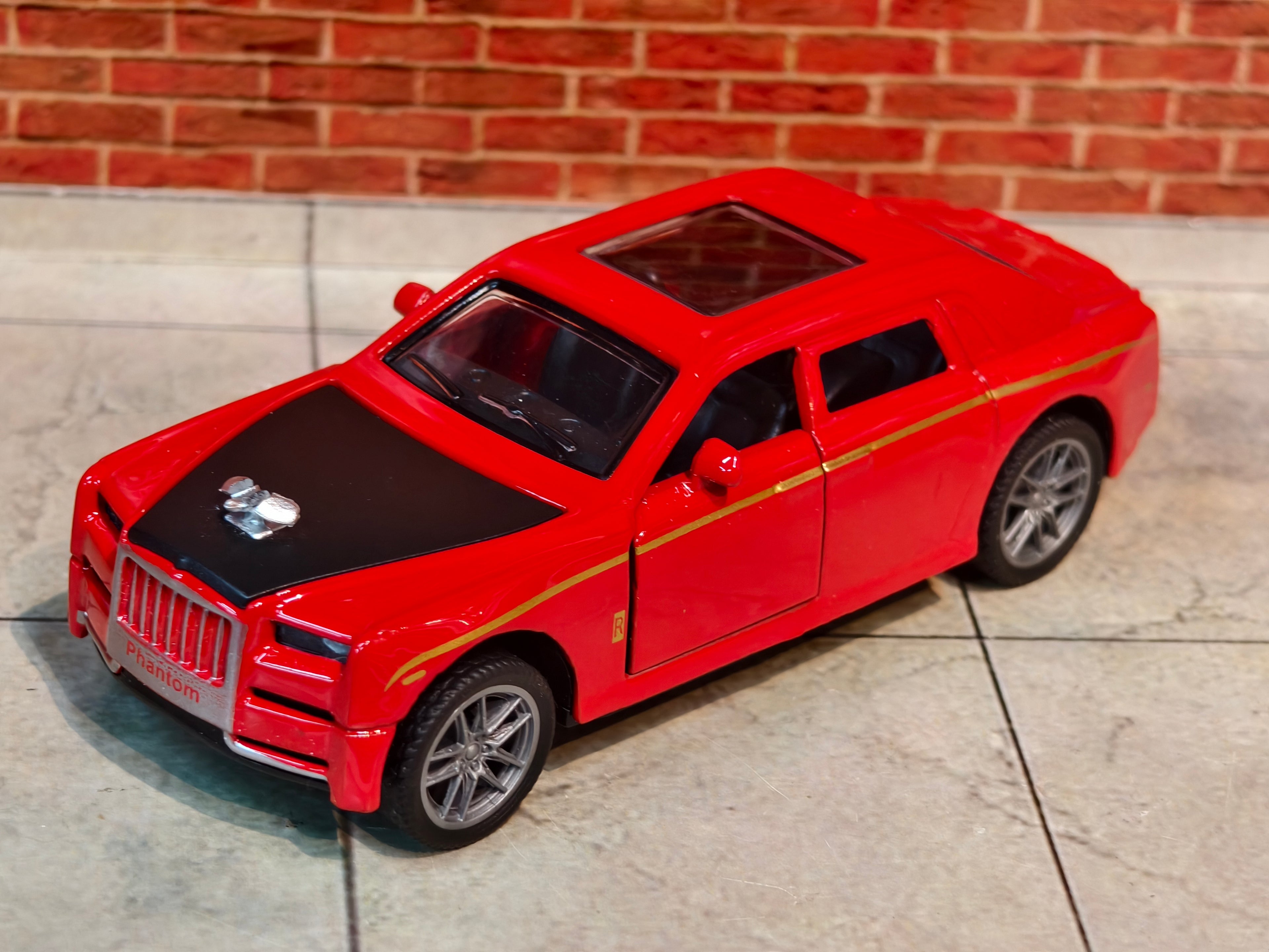 Rolls Royce Phantom 1:36 Scale with Light and Sound