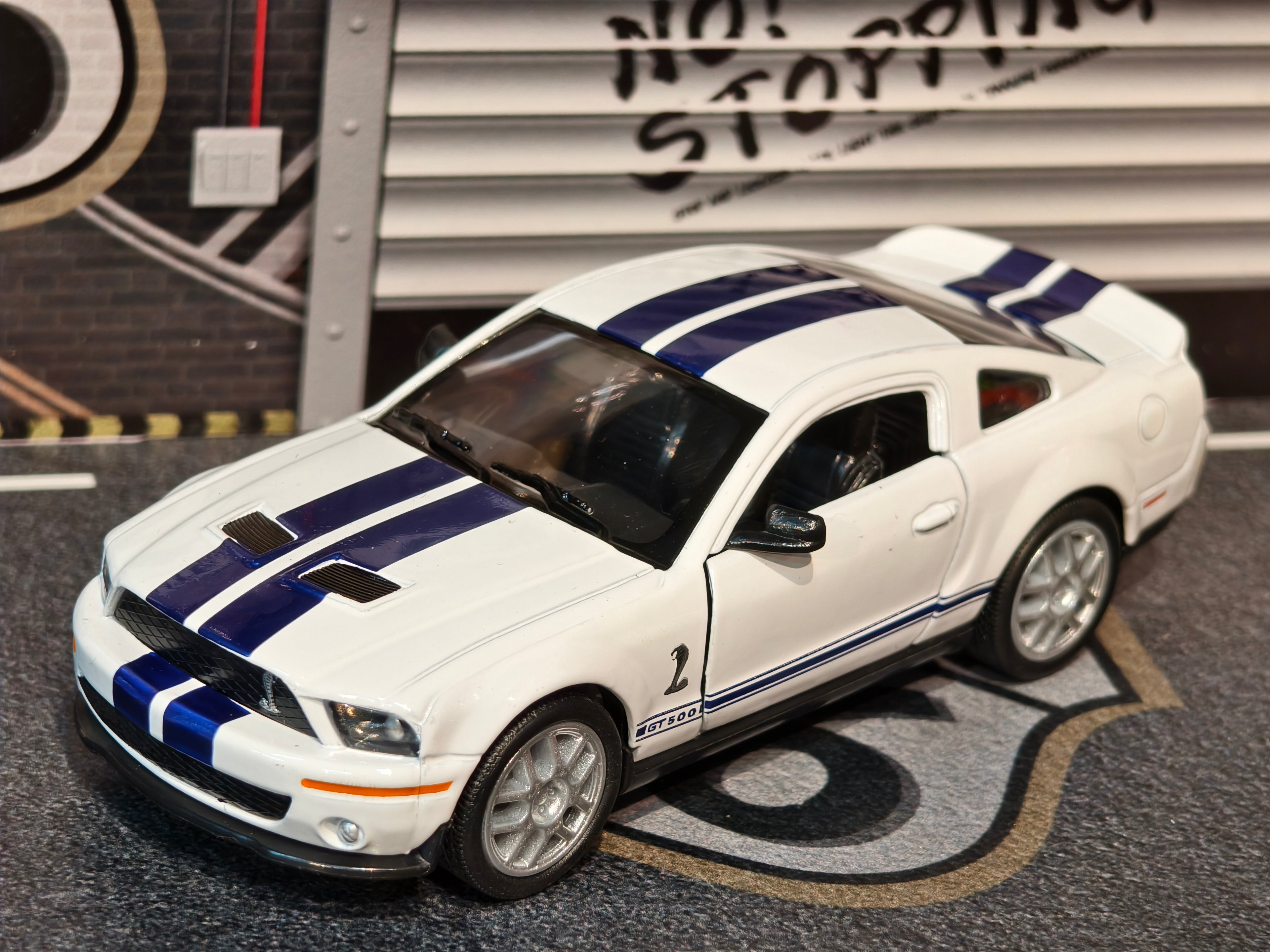 Kinsmart Official Licensed 2007 Shelby GT500 1:38 Scale