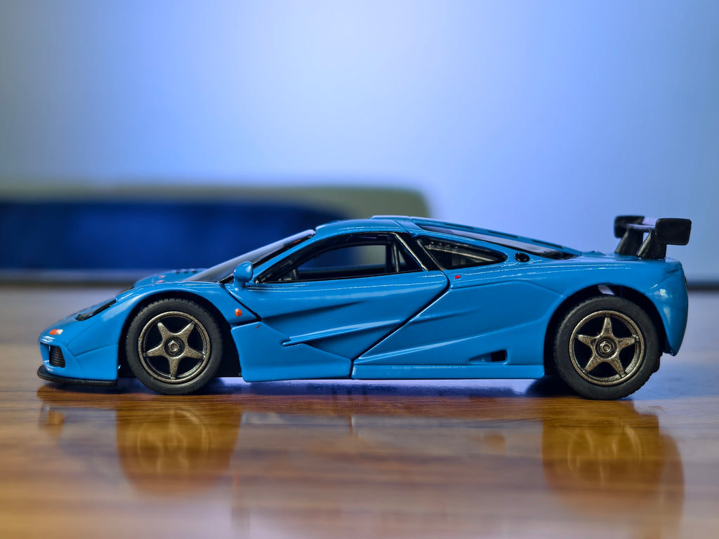 Kinsmart Official Licensed 1995 McLaren F1 GTR 1:34 Scale