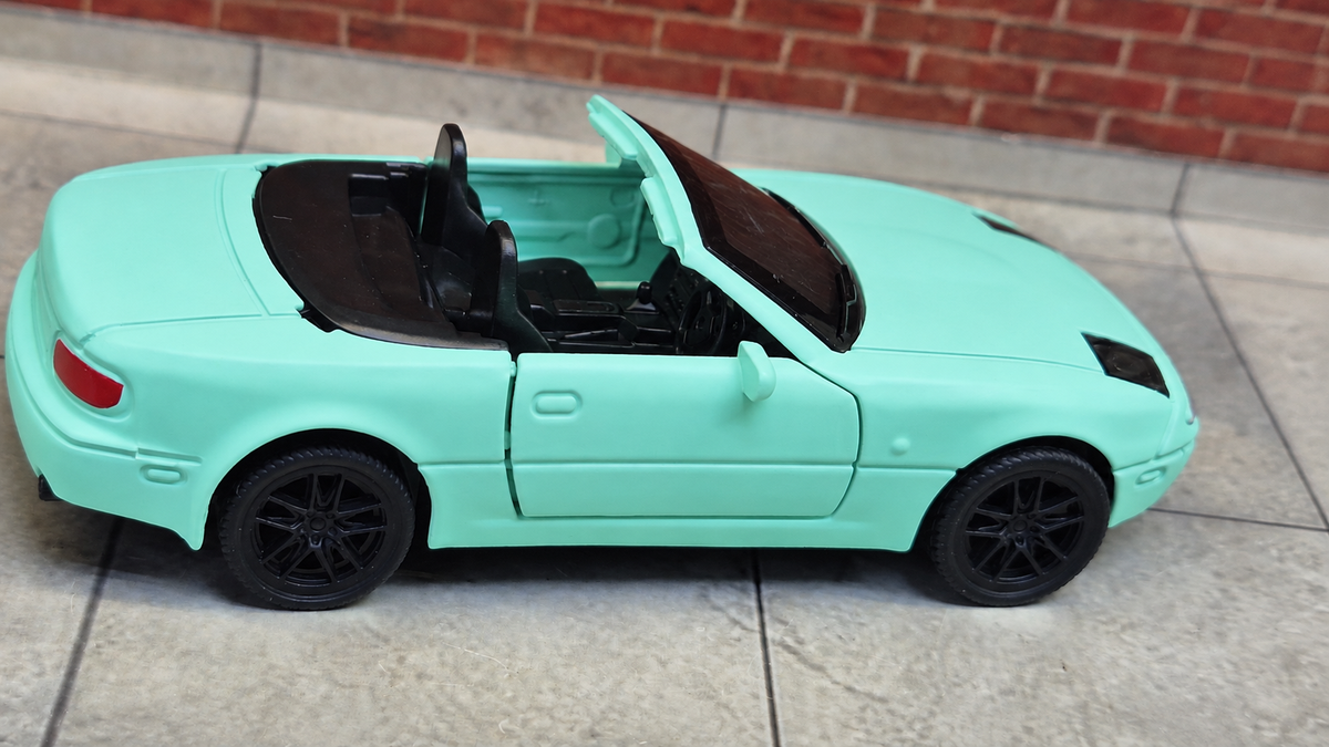 Mazda MX-5 Miata (NA chassis) 1:36 Scale Premium Detailing