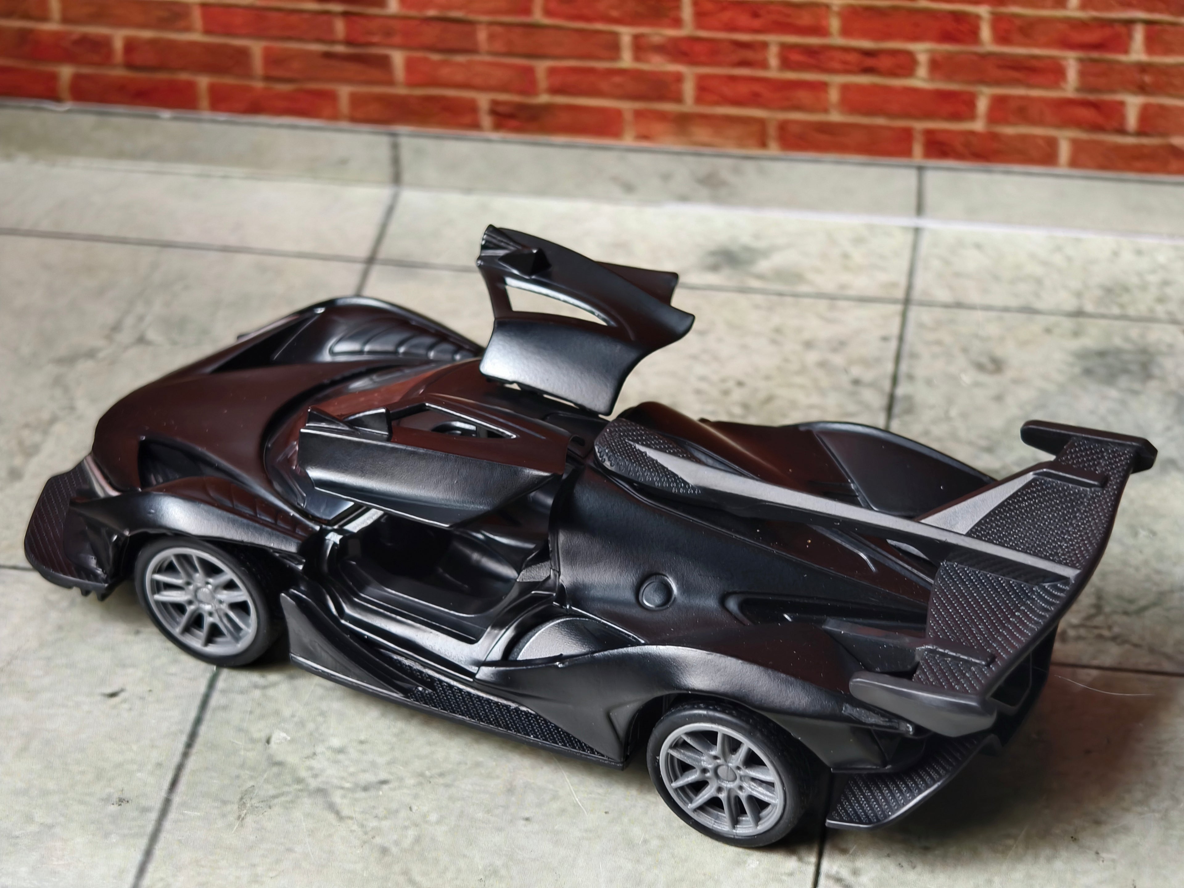 Apollo Intensa Emozione (IE) Hyper Car 1:43 Scale