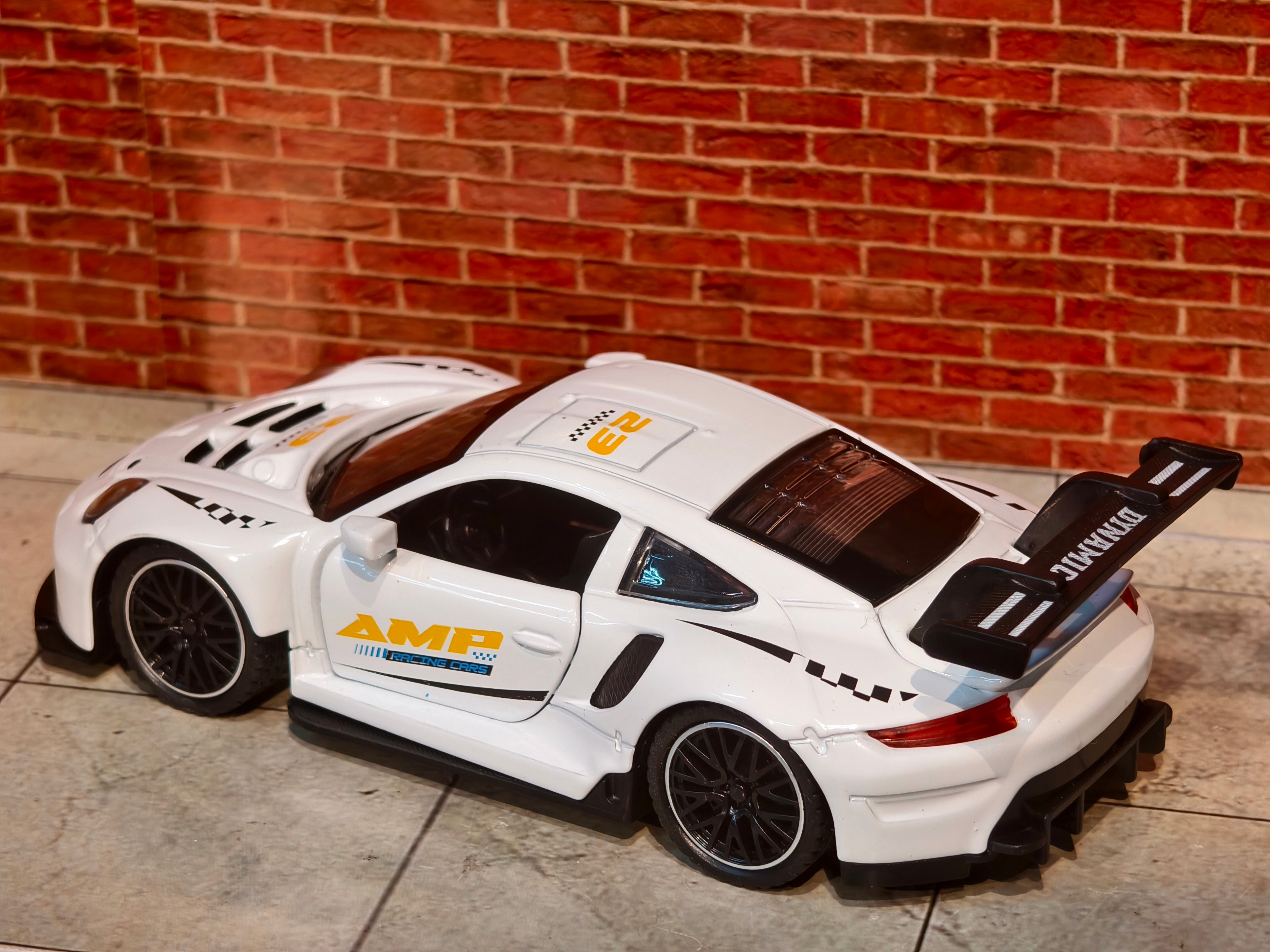 Porsche 911 GT3 RS 1:32 Scale Premium Detailing
