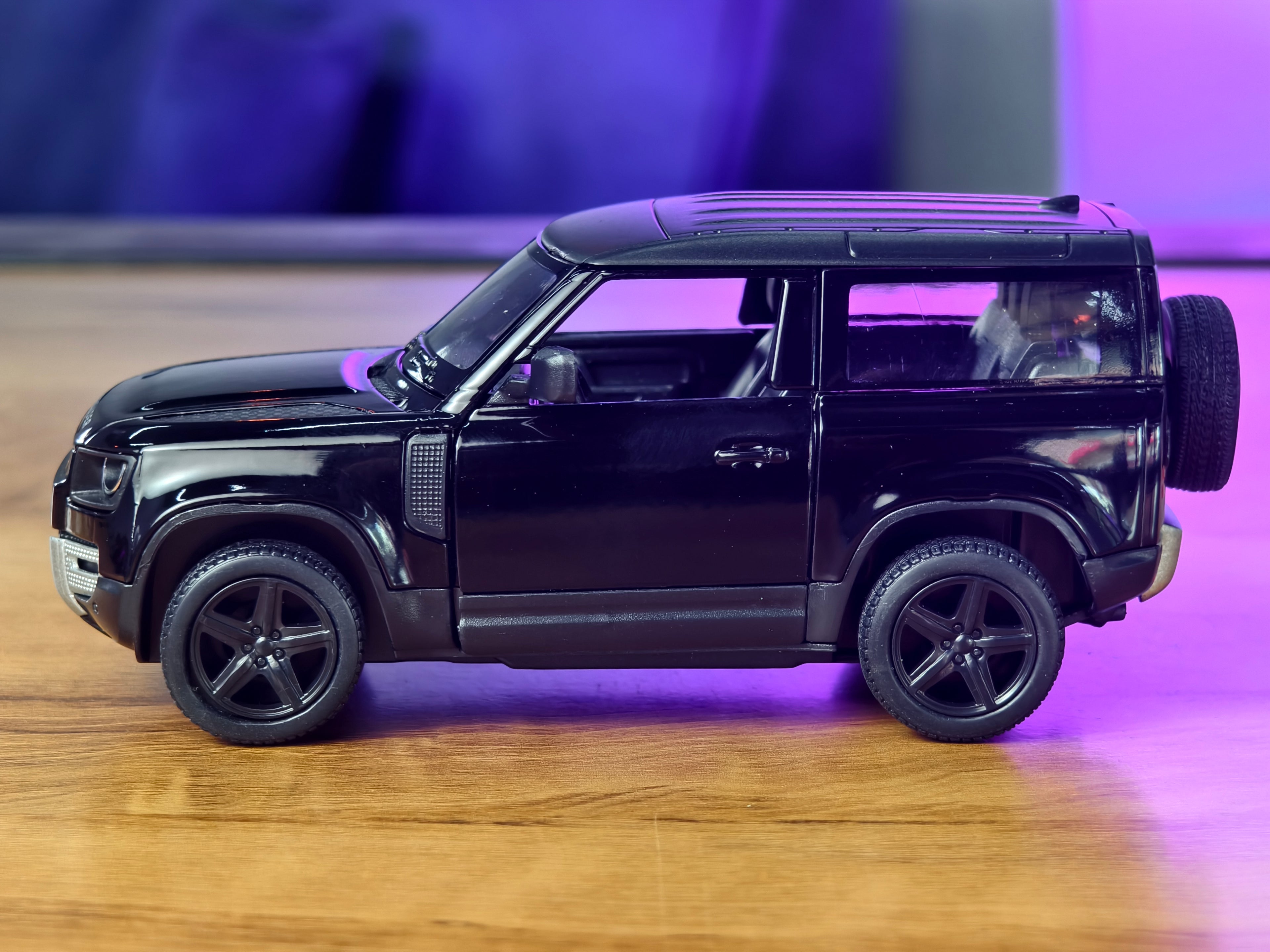 Kinsmart Official Licensed Land Rover Defender 90 – 1:36 Scale Off-Road Diecast