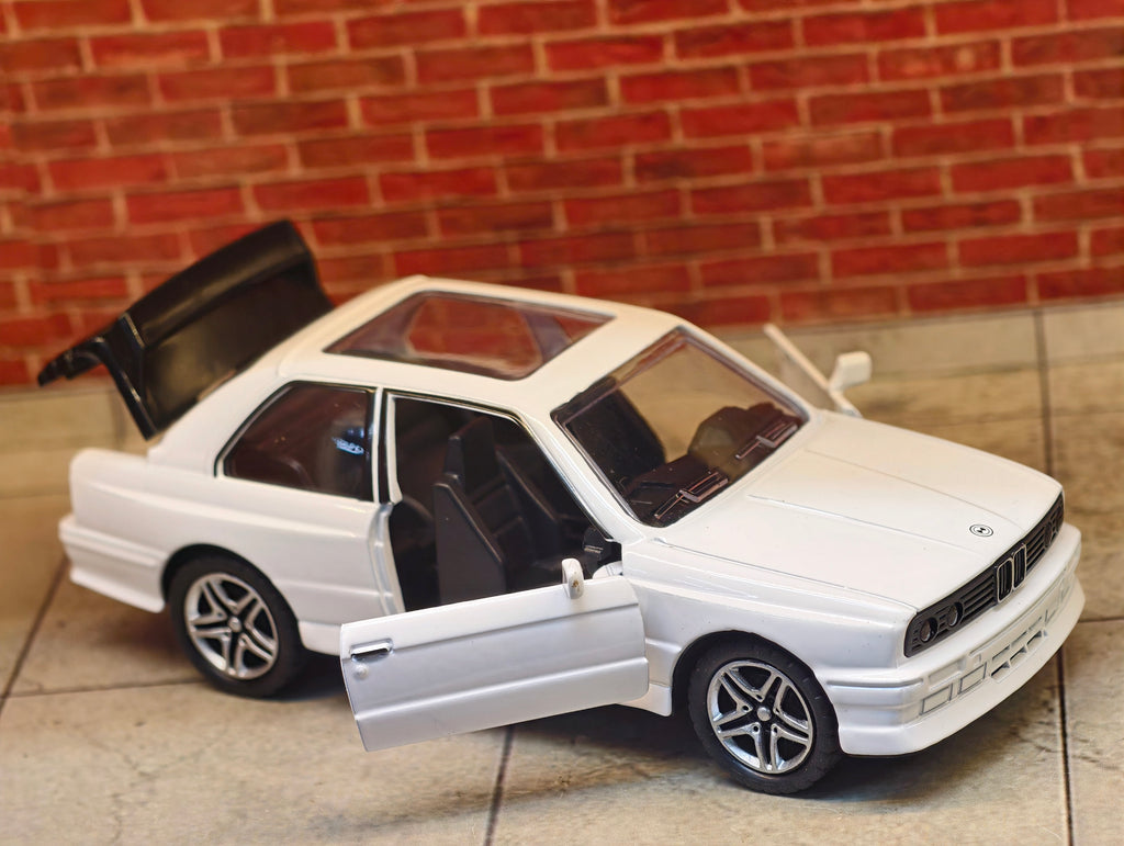 BMW M3 E 30 1:36 Scale Premium Detailing