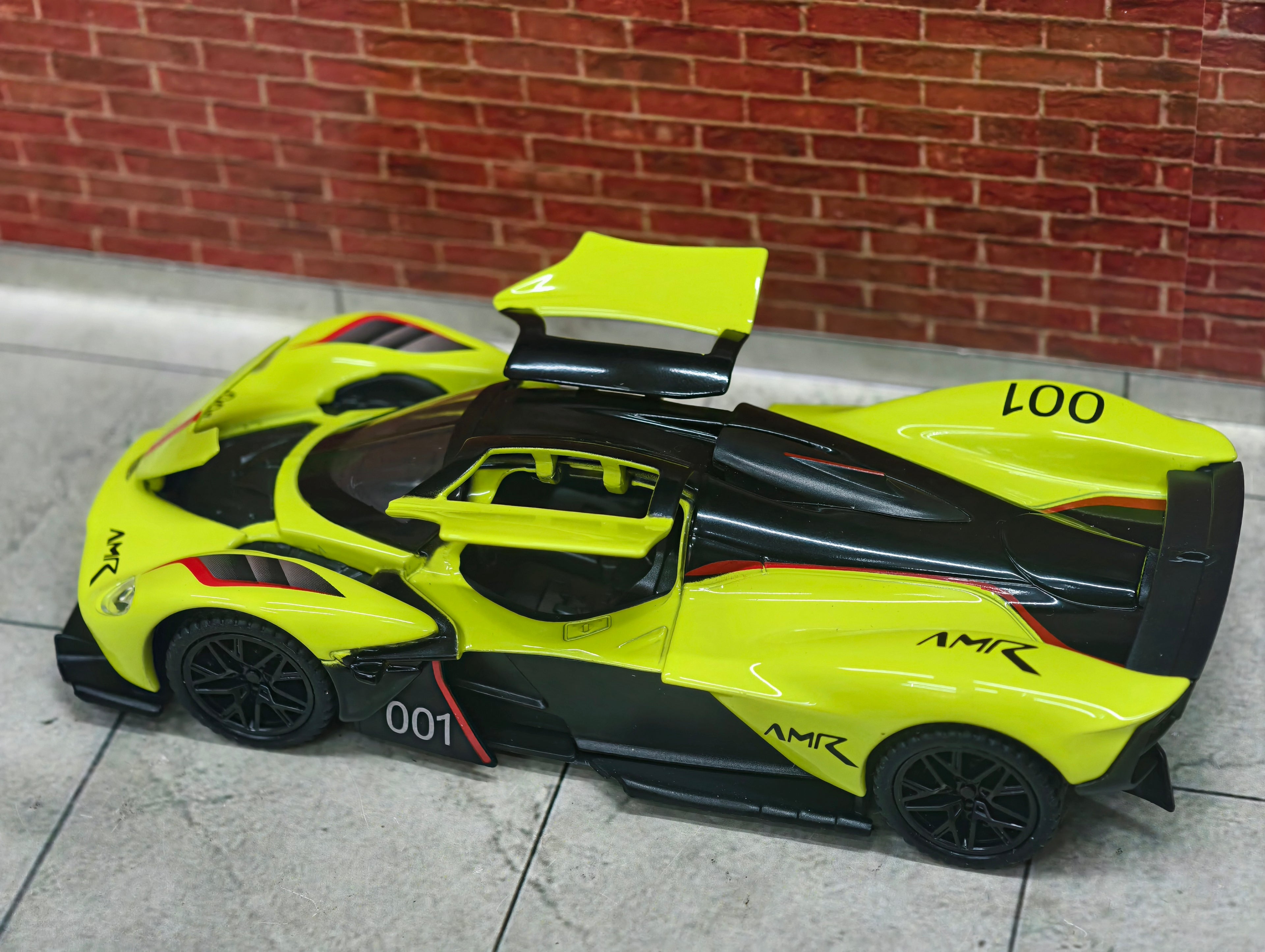 Aston Martin Valkyrie AMR Pro 1:32 Scale