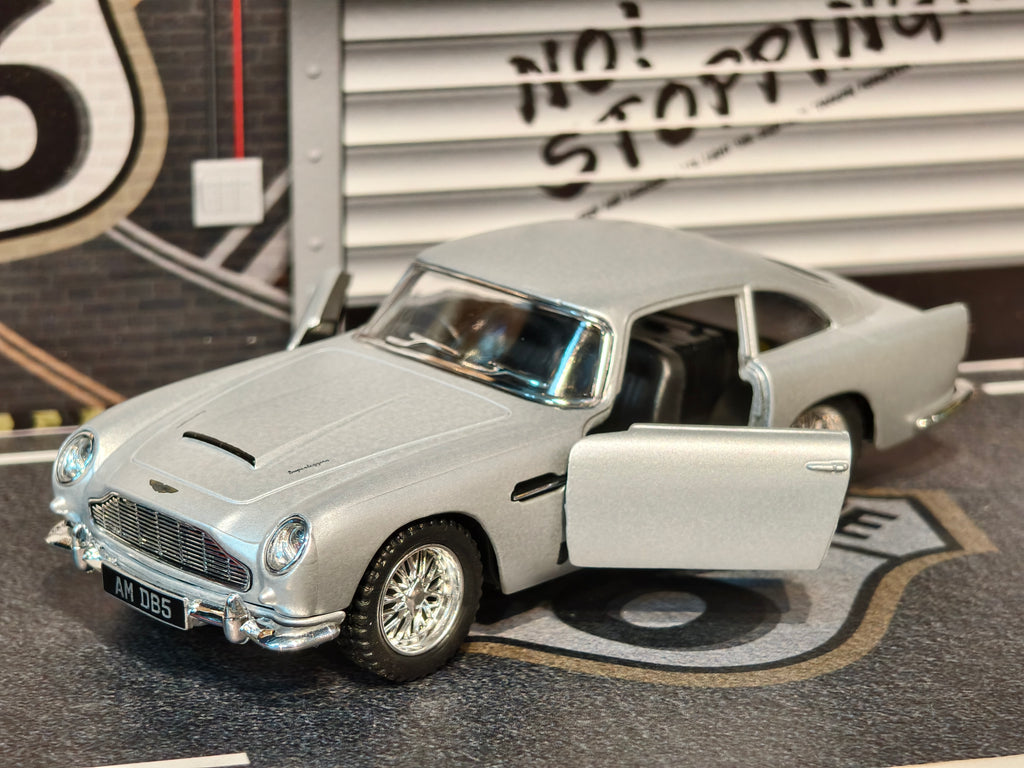 Kinsmart Official Licensed Aston Martin DB5 1:38 Scale Classic Car