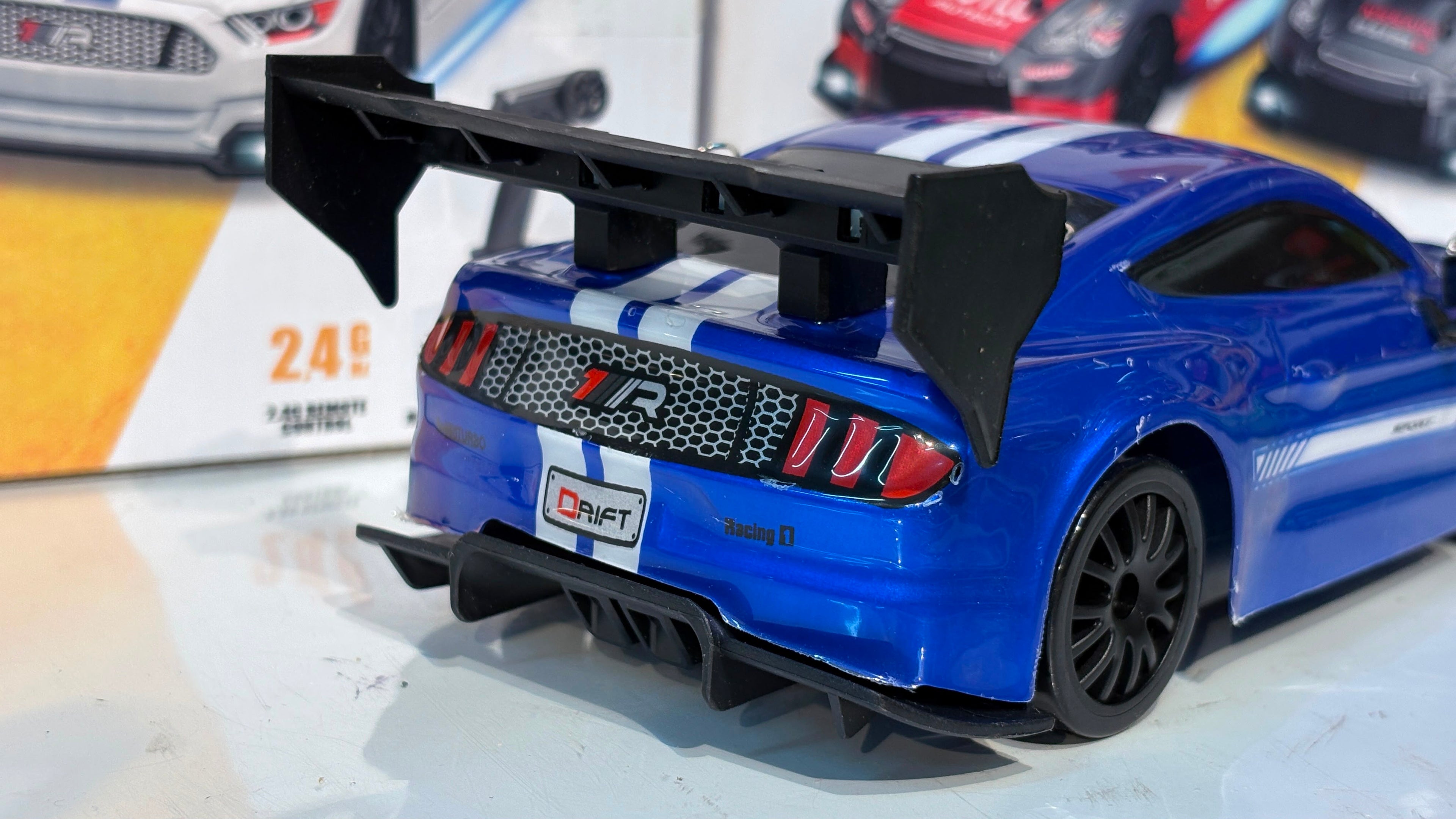4WD Drift RC 20 Kmph 1:24 Scale with Proportional Acceleration and Speed Adjustments