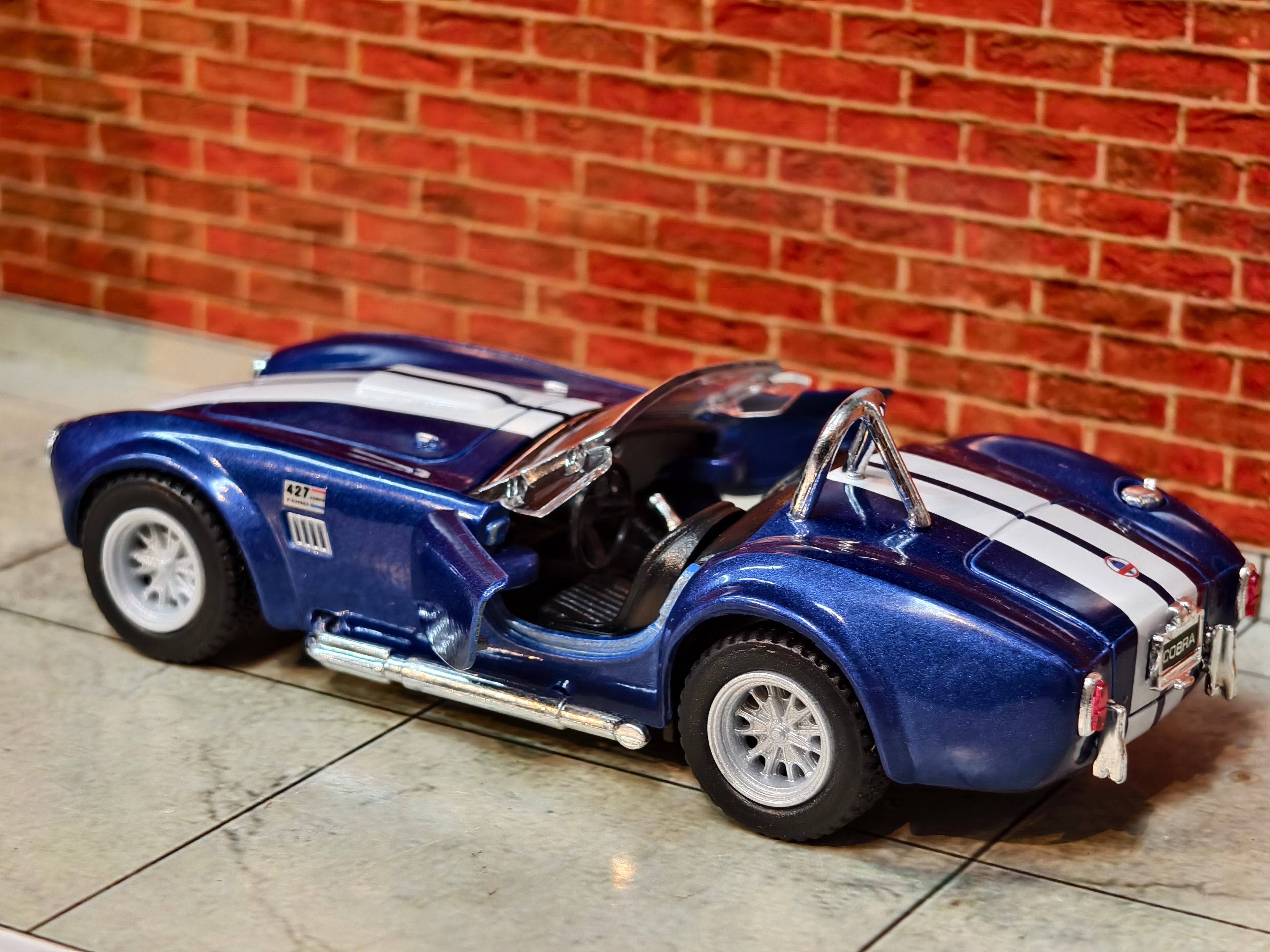Kinsmart Official Licensed 1965 Shelby Cobra 427 S/C 1:32 Scale